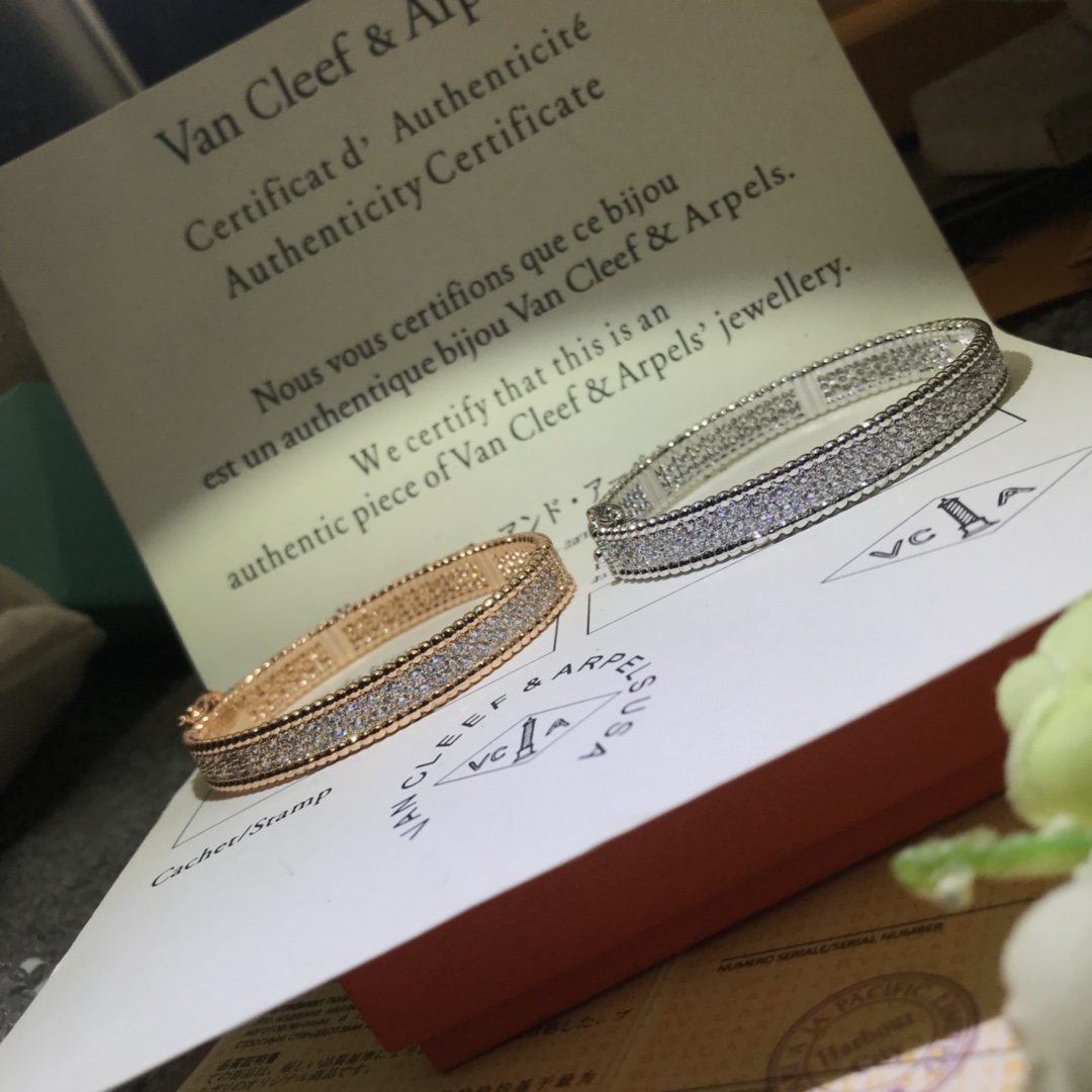 Van Cleef & Arpels Frivole Bangle