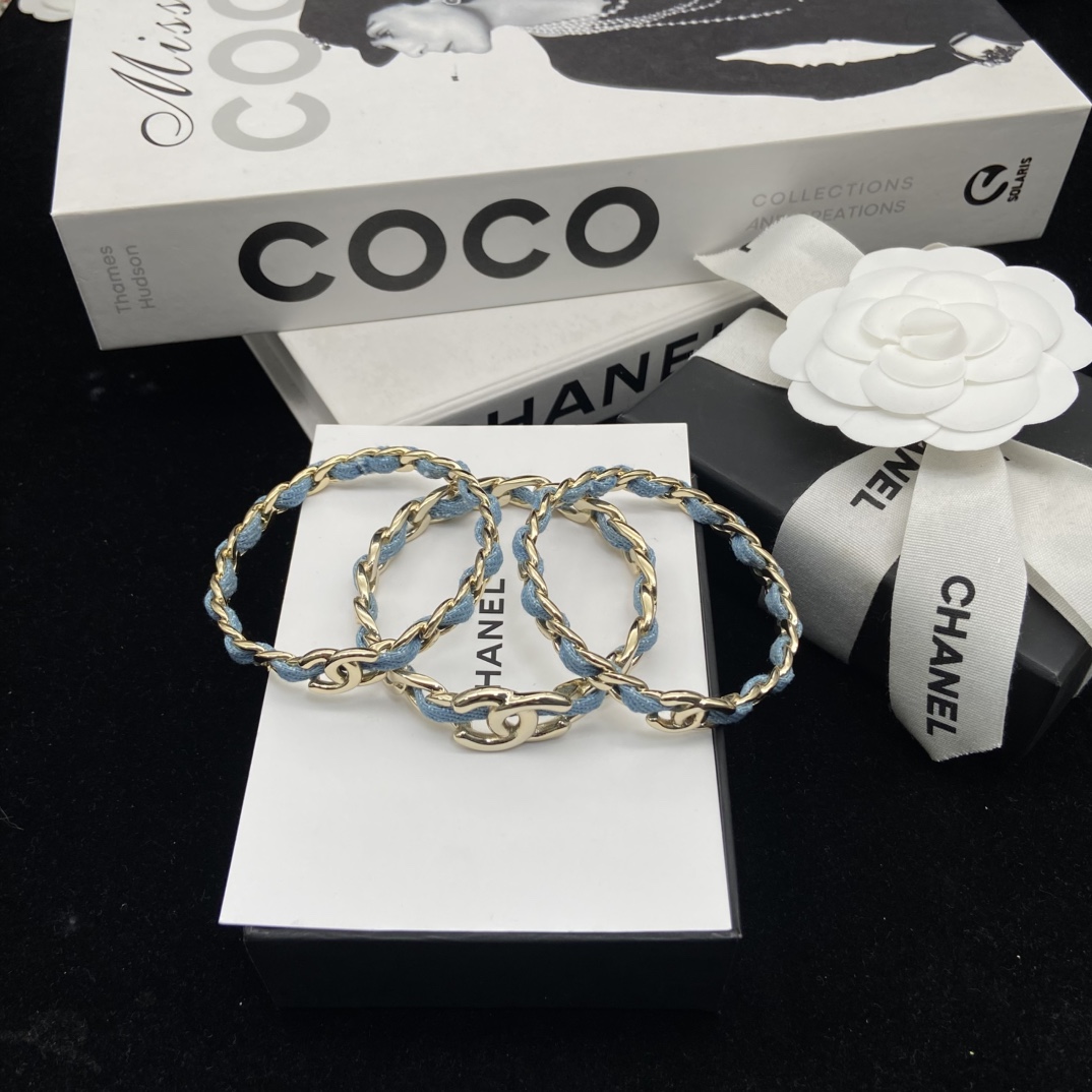 Chanel's new silver double C leather chain black patent leather bracelet Black patent leather chain is so cool Dark Punk Premium Set contains three bracelets