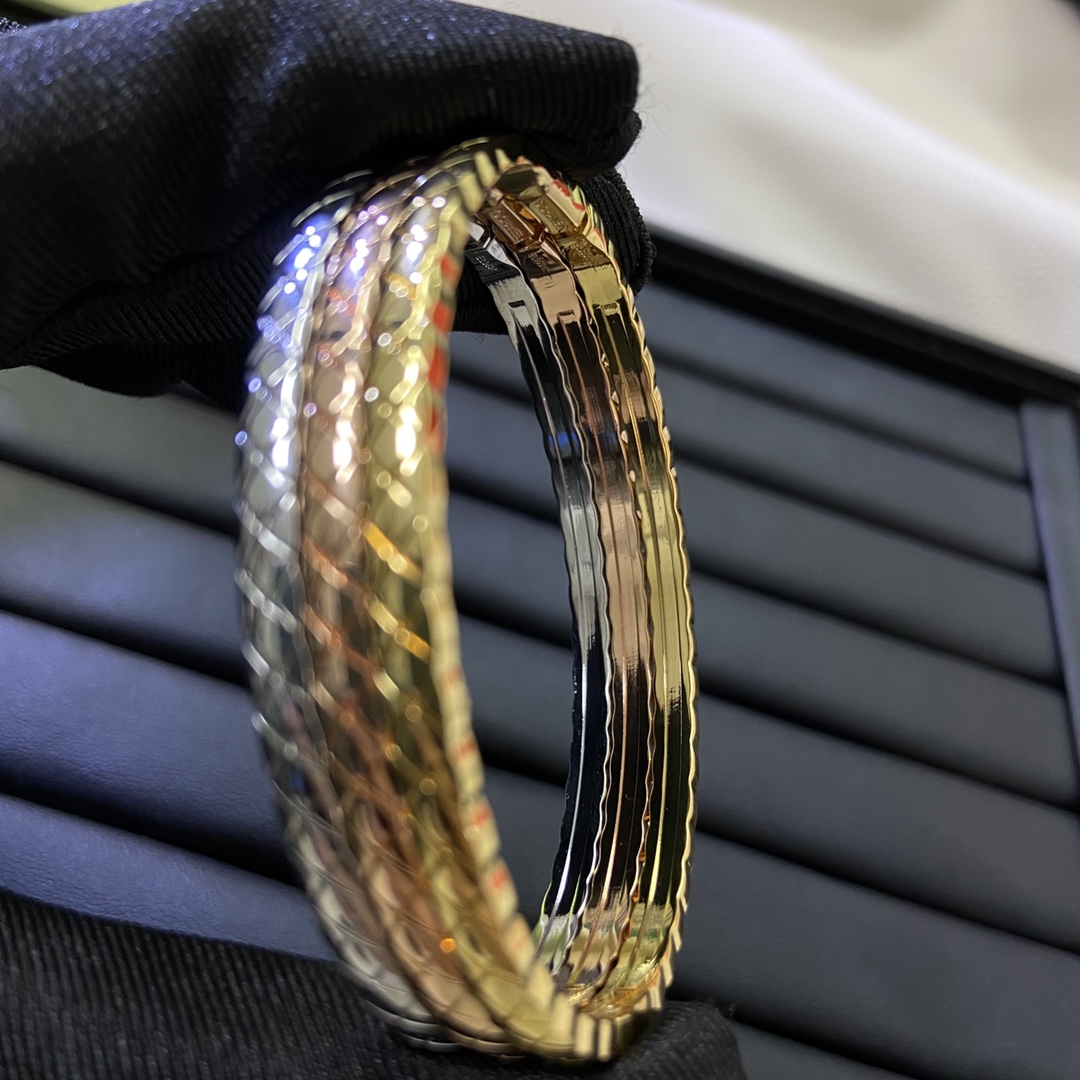 Chanel bracelet New high-version V gold version full diamond narrow rhombi bracelet