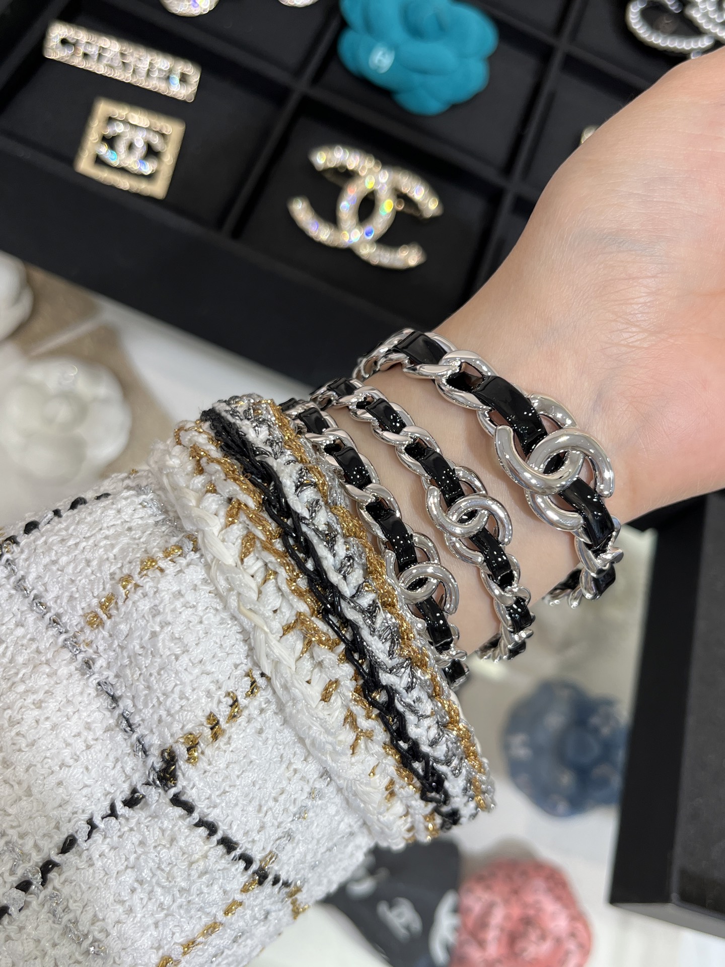 Chanel's new silver double C leather chain black patent leather bracelet Black patent leather chain is so cool Dark Punk Premium Set contains three bracelets