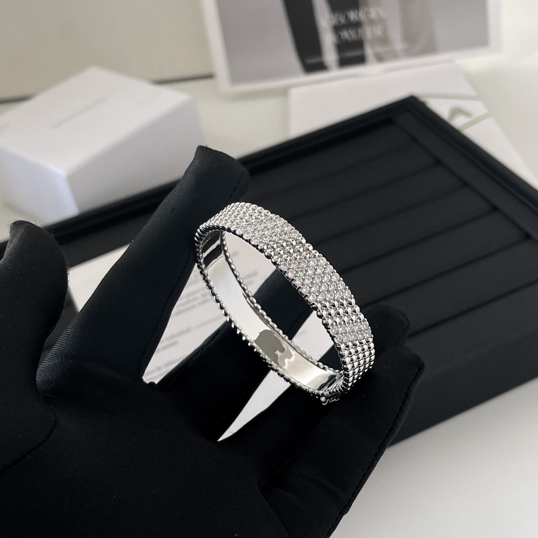 Van Cleef & Arpels diamond-set bangle