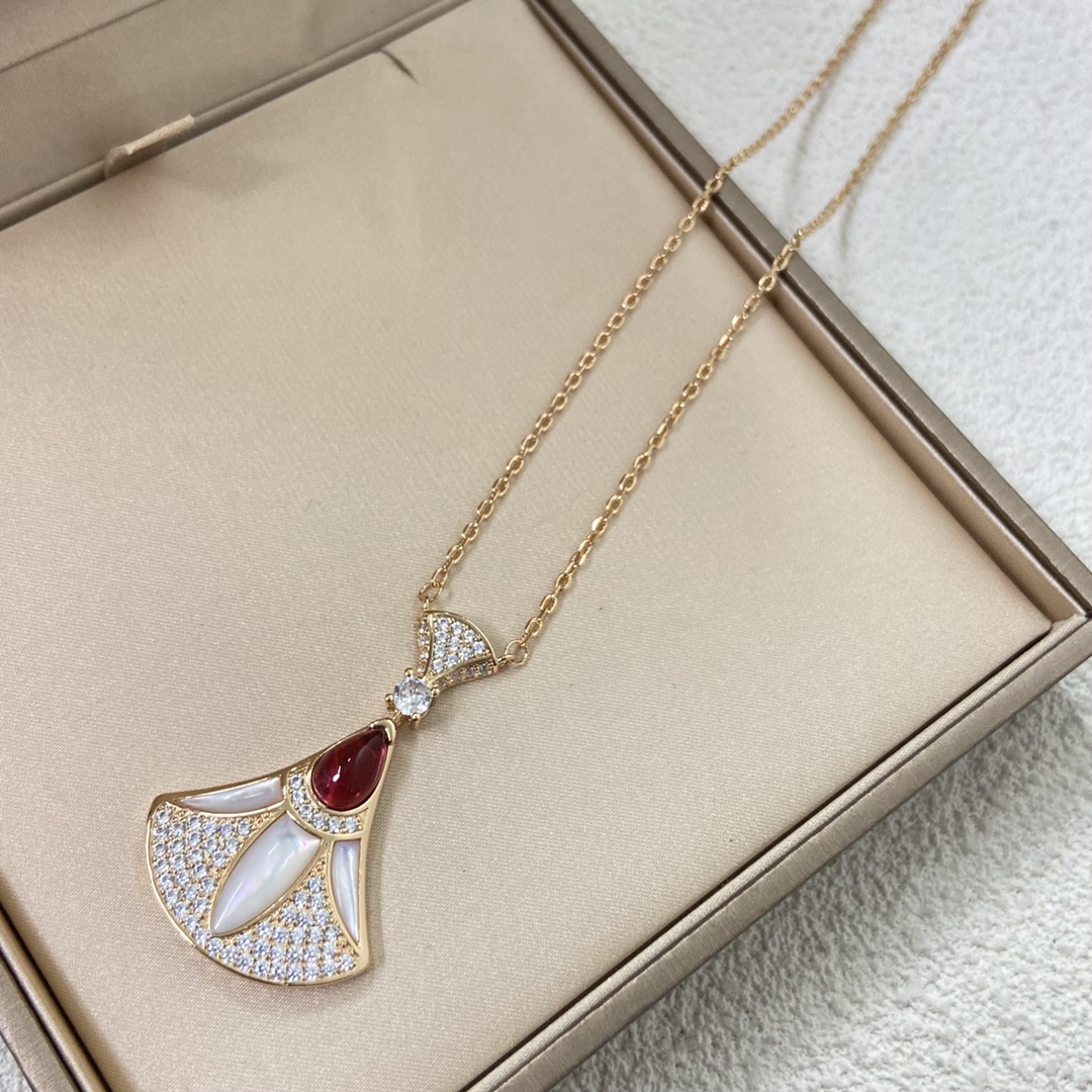 Bulgari necklace New diamond pink jade white shell skirt necklace