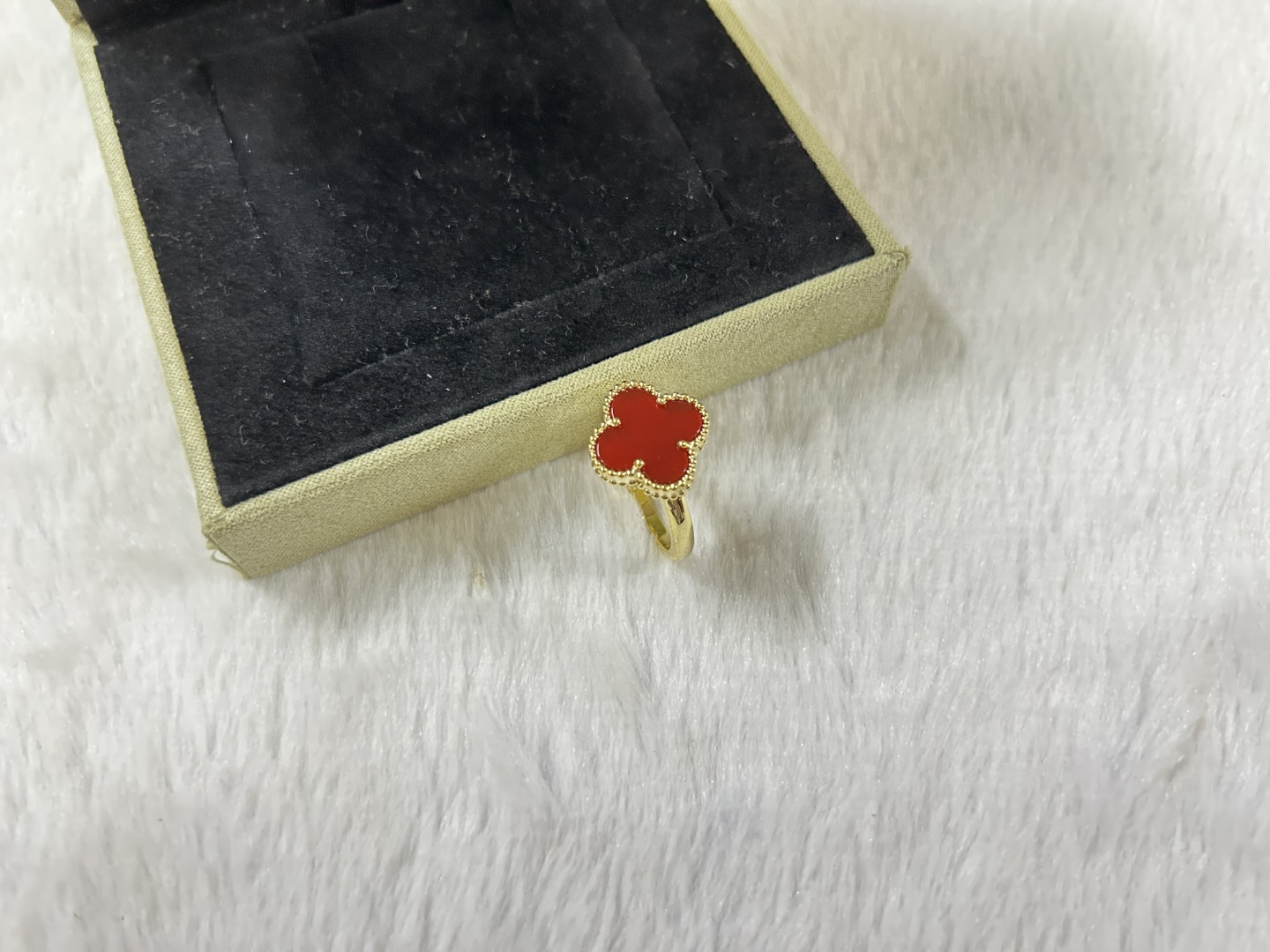 Van Cleef & Arpels carnelian four-leaf clover ring