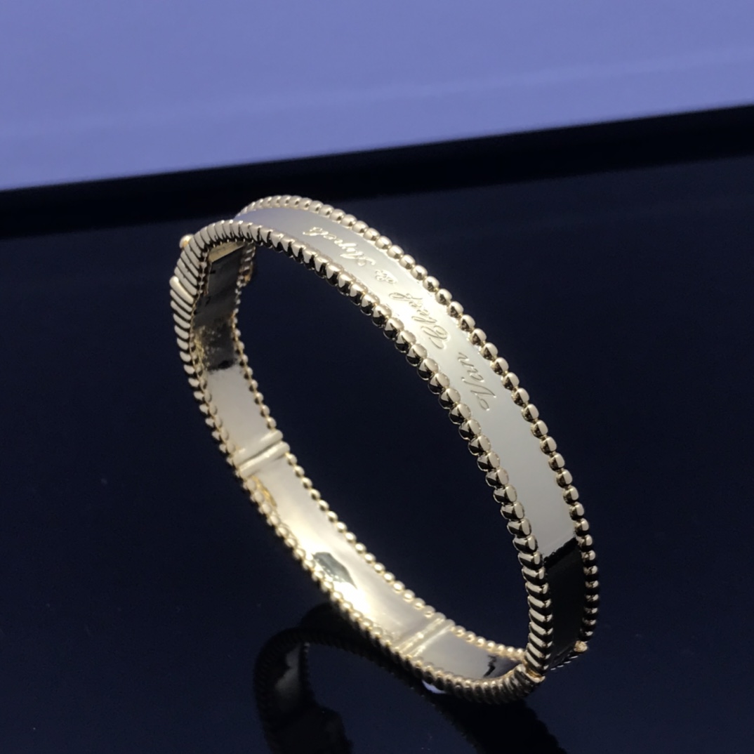 Van Cleef & Arpels Signature Bangle