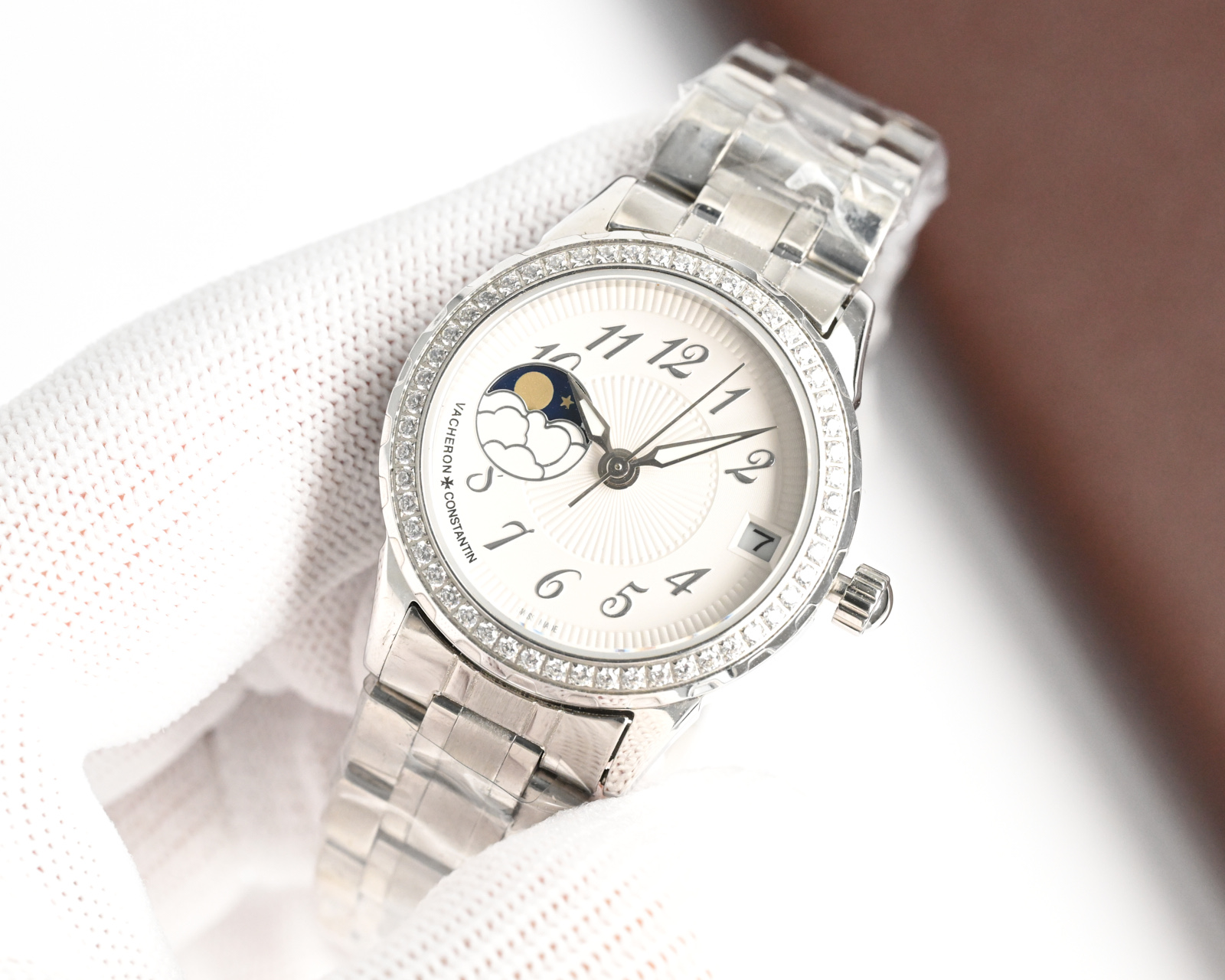 Vacheron Constantin's Lady Jewelry Collection, fashionable women's watch with a pearl mother-of-pearl dial.