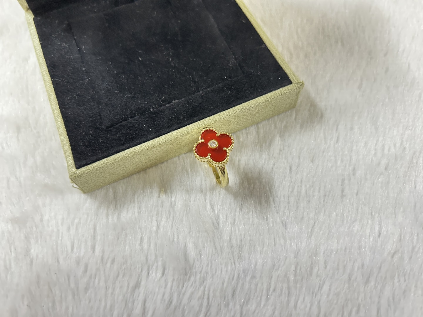Van Cleef & Arpels carnelian four-leaf clover ring