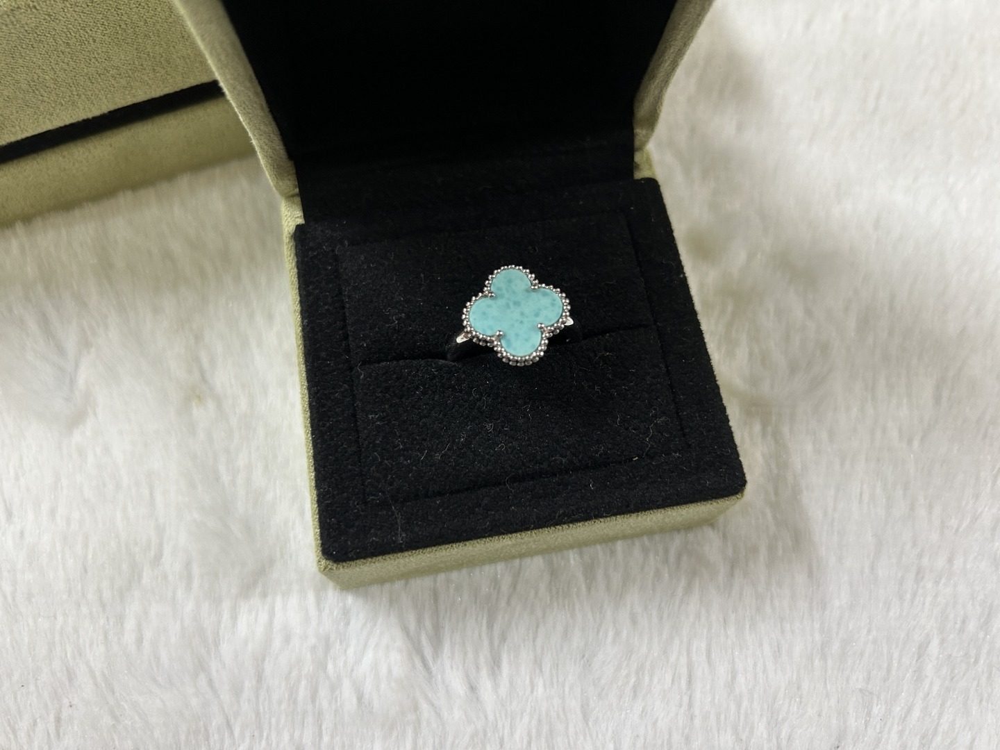 Van Cleef & Arpels mint blue four-leaf clover ring