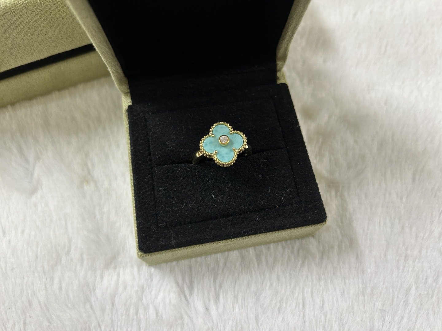 Van Cleef & Arpels mint blue four-leaf clover ring