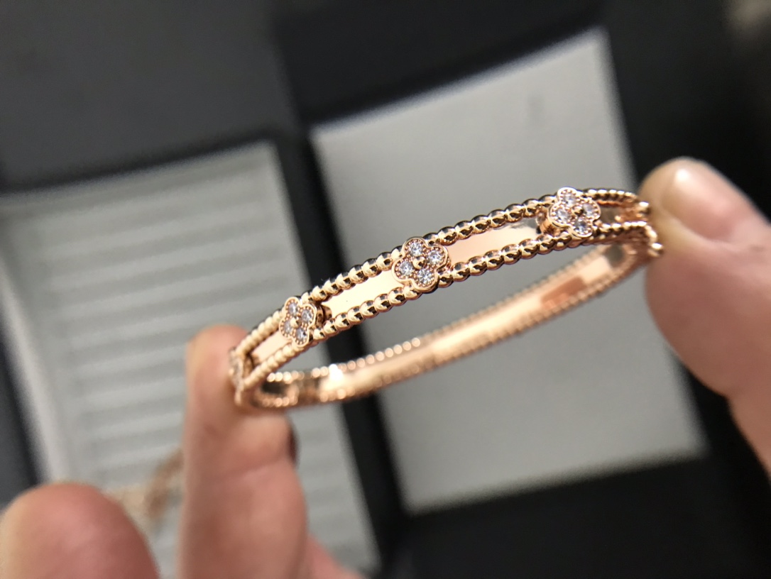 Van Cleef & Arpels Narrow Kaleidoscope Bangle