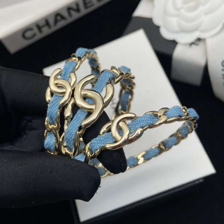 Chanel's new silver double C leather chain black patent leather bracelet Black patent leather chain is so cool Dark Punk Premium Set contains three bracelets