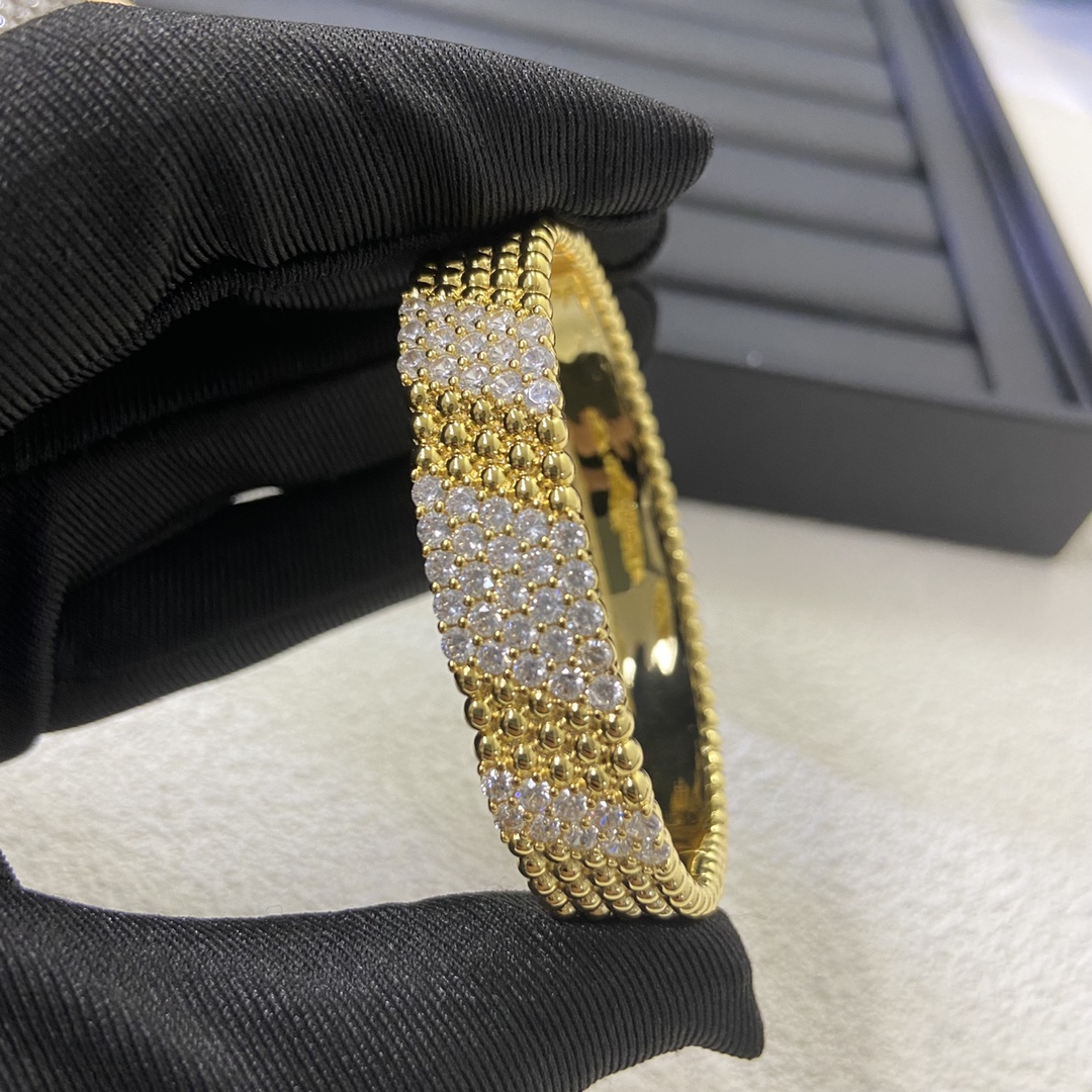 Van Cleef & Arpels diamond-set bangle