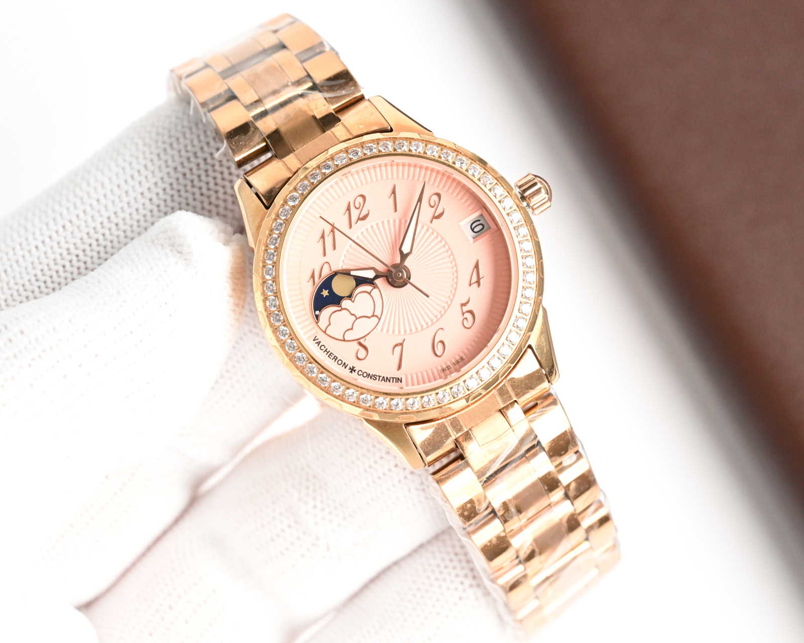 Vacheron Constantin's Lady Jewelry Collection, fashionable women's watch with a pearl mother-of-pearl dial.