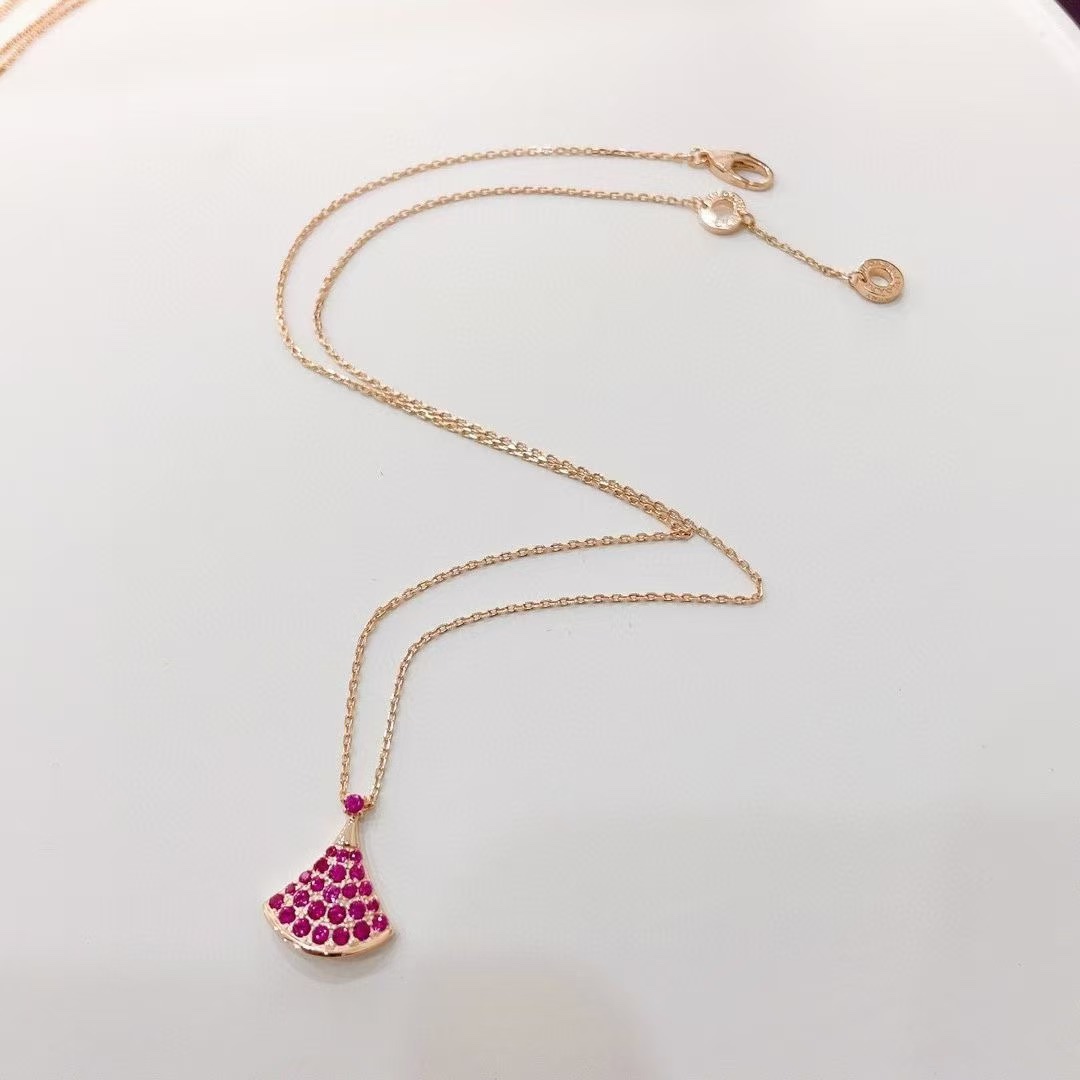 Bulgari necklace New pink diamond small skirt necklace