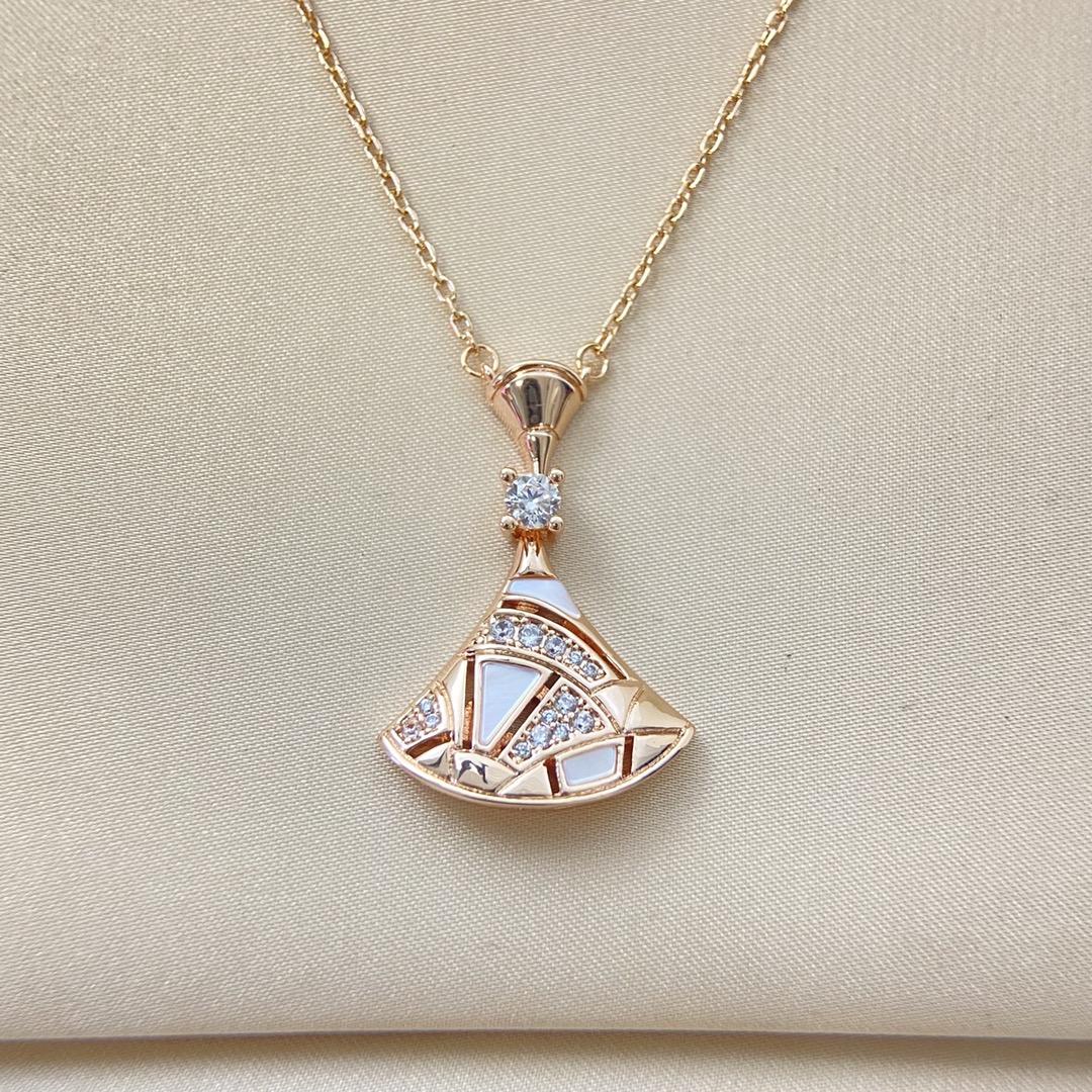 Bulgari necklace New diamond-encrusted skirt mother-of-pearl necklace