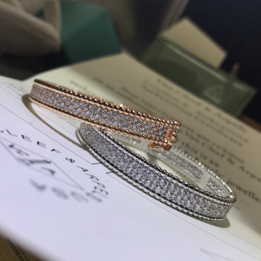 Van Cleef & Arpels Frivole Bangle