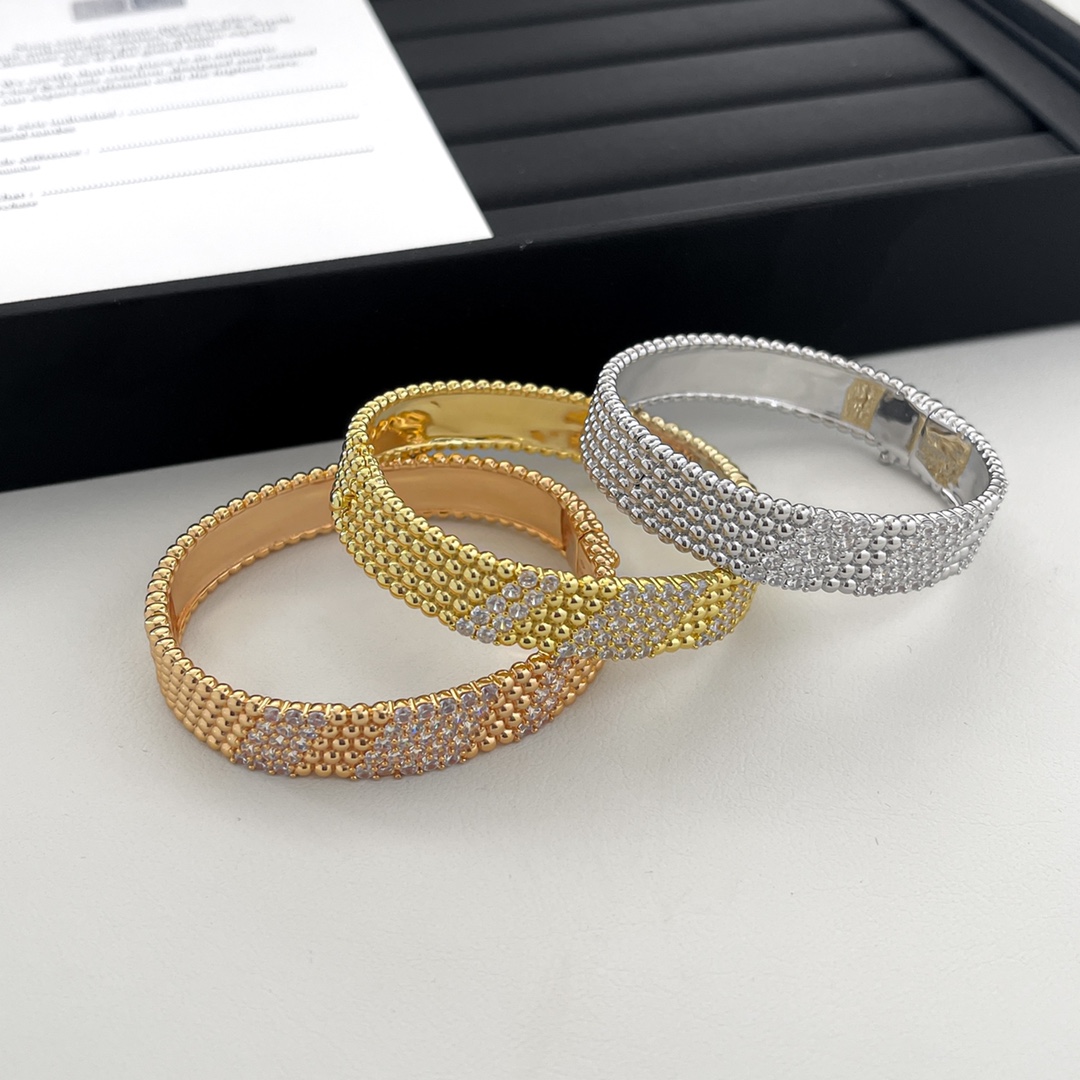 Van Cleef & Arpels diamond-set bangle