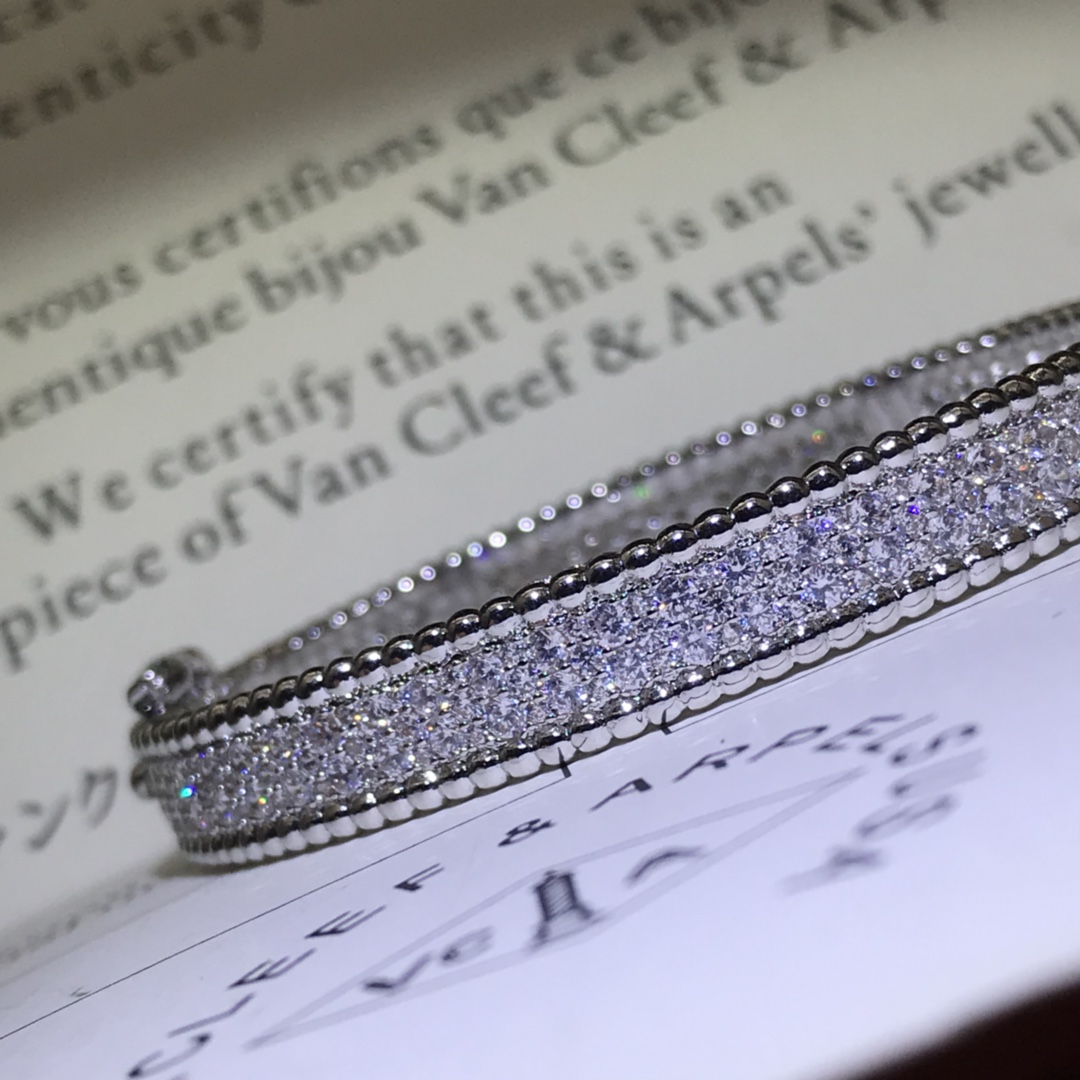 Van Cleef & Arpels Frivole Bangle