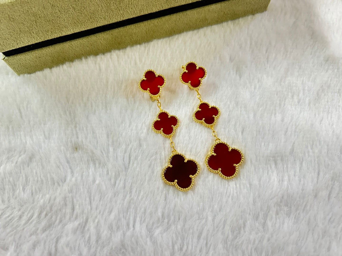 Van Cleef & Arpels red agate four-leaf clover earrings