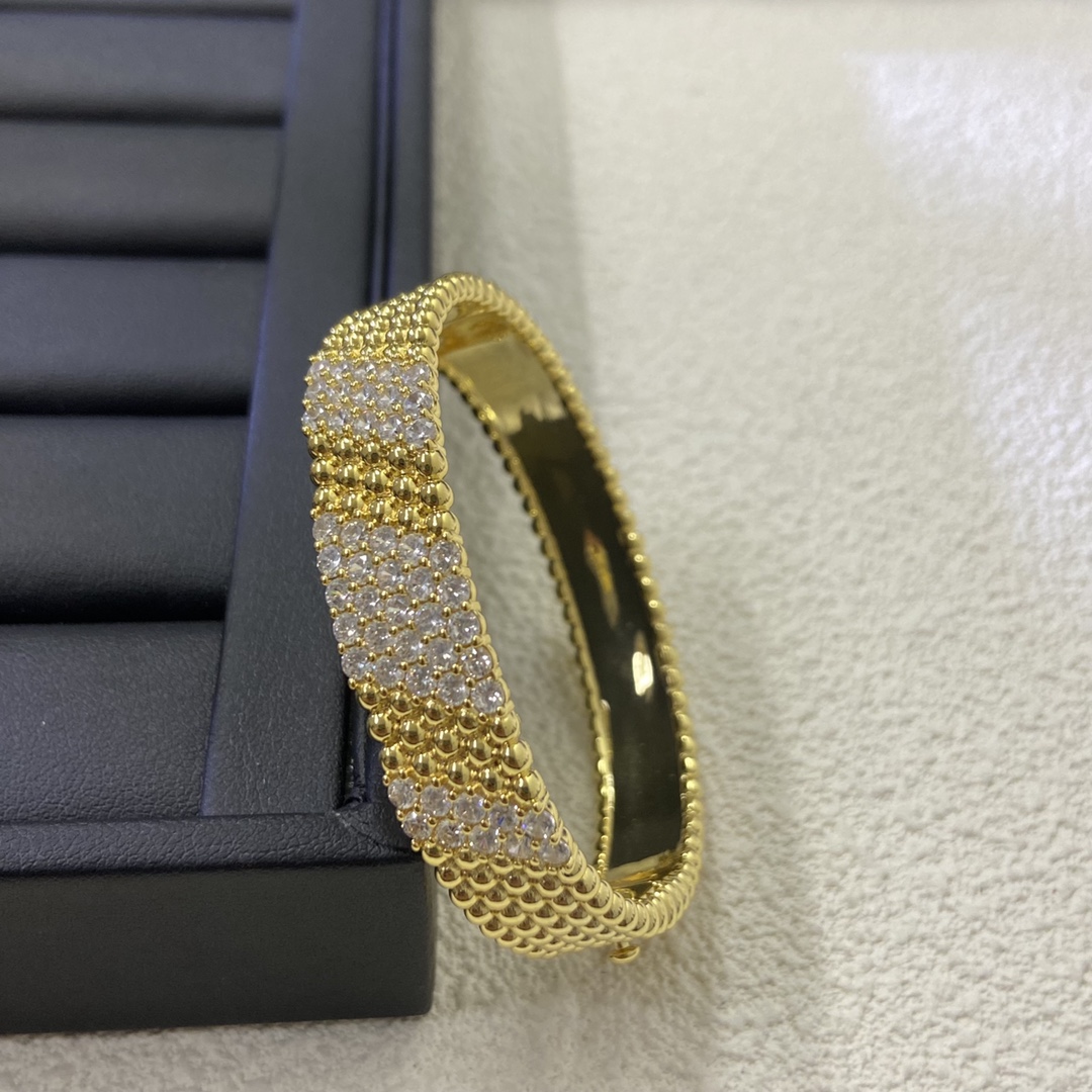Van Cleef & Arpels diamond-set bangle