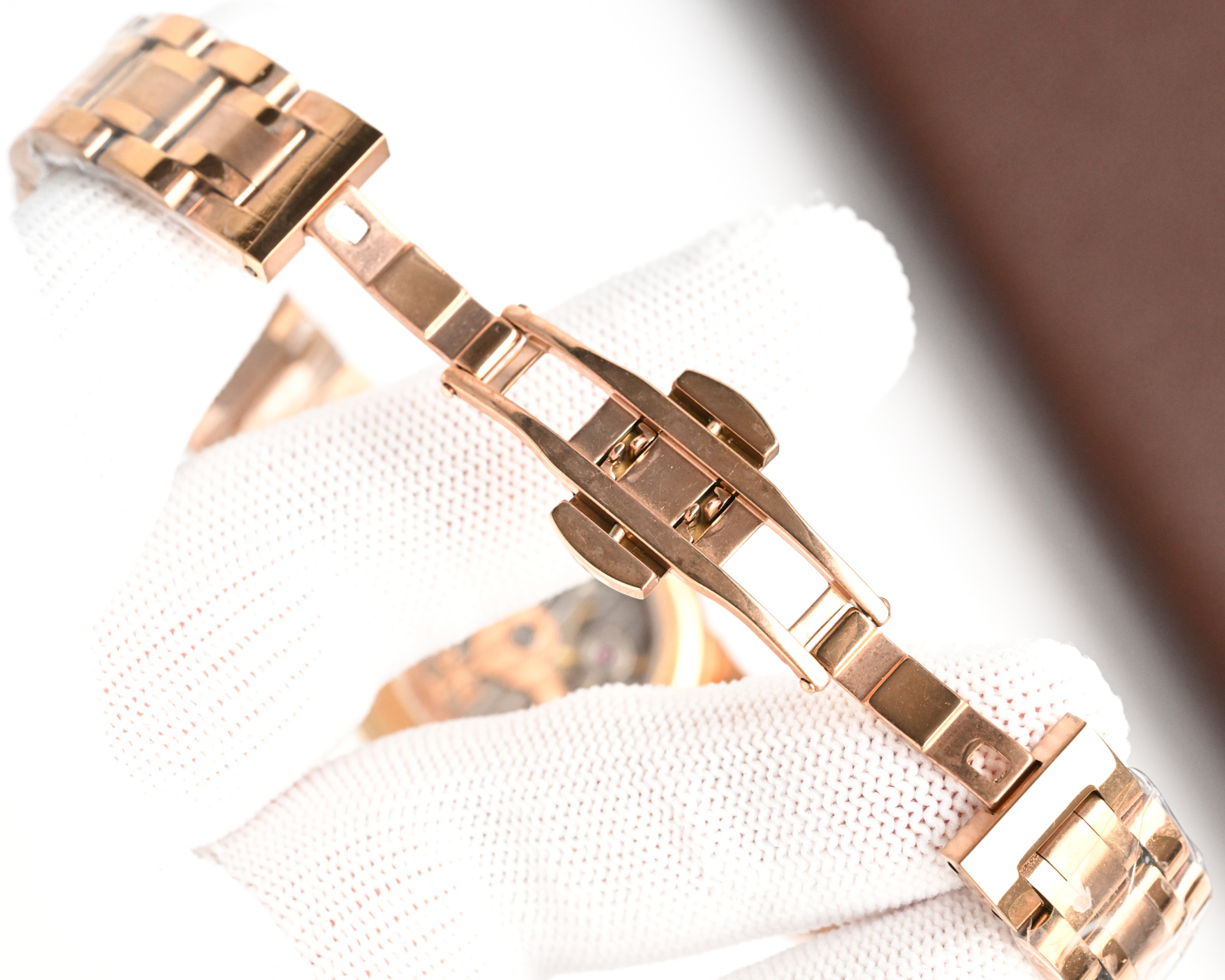 Vacheron Constantin's Lady Jewelry Collection, fashionable women's watch with a pearl mother-of-pearl dial.