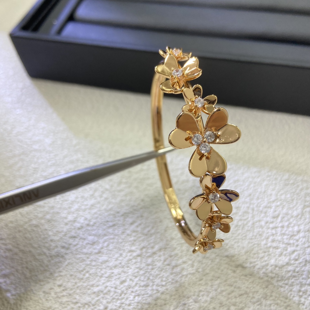 Van Cleef & Arpels Alhambra Multi-Flower Bangle