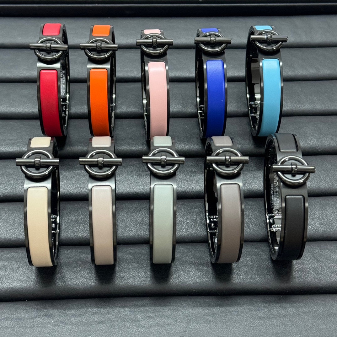 Hermès new Matte lock enamel bracelet