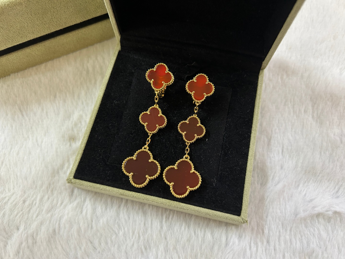 Van Cleef & Arpels red agate four-leaf clover earrings