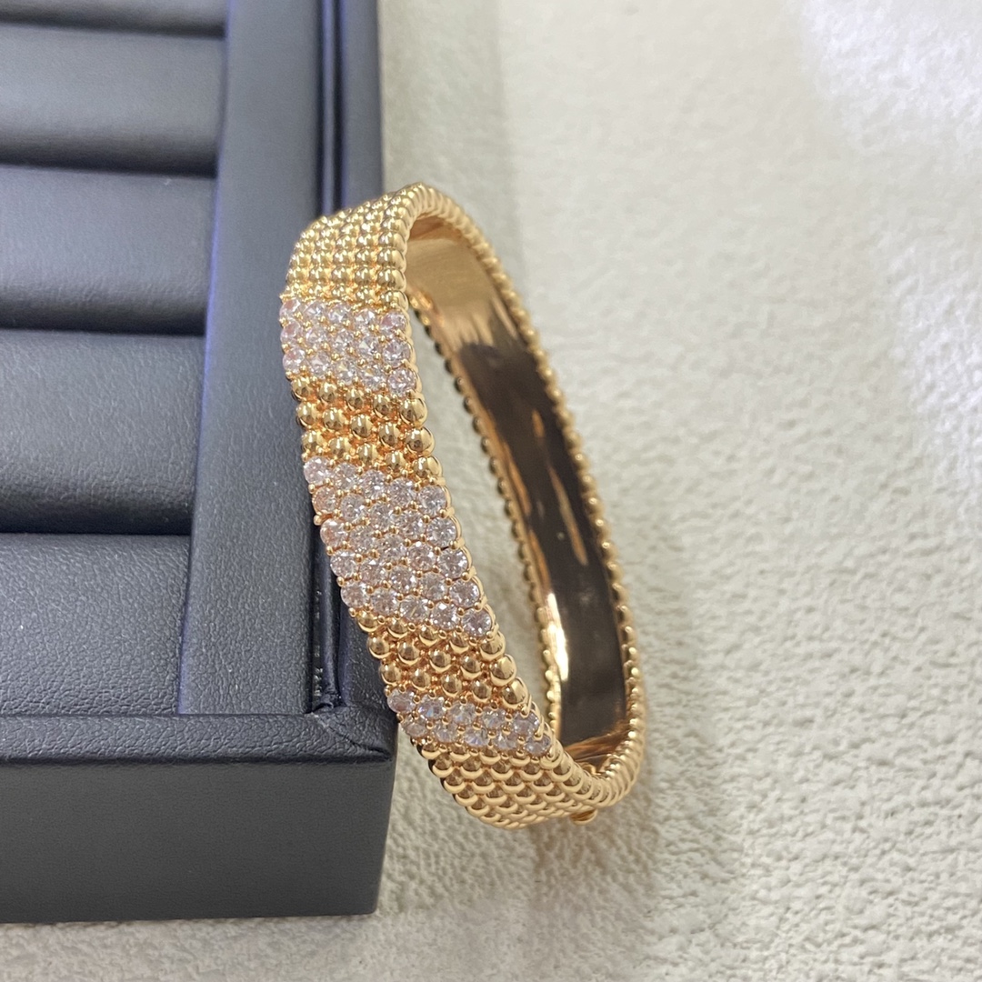 Van Cleef & Arpels diamond-set bangle
