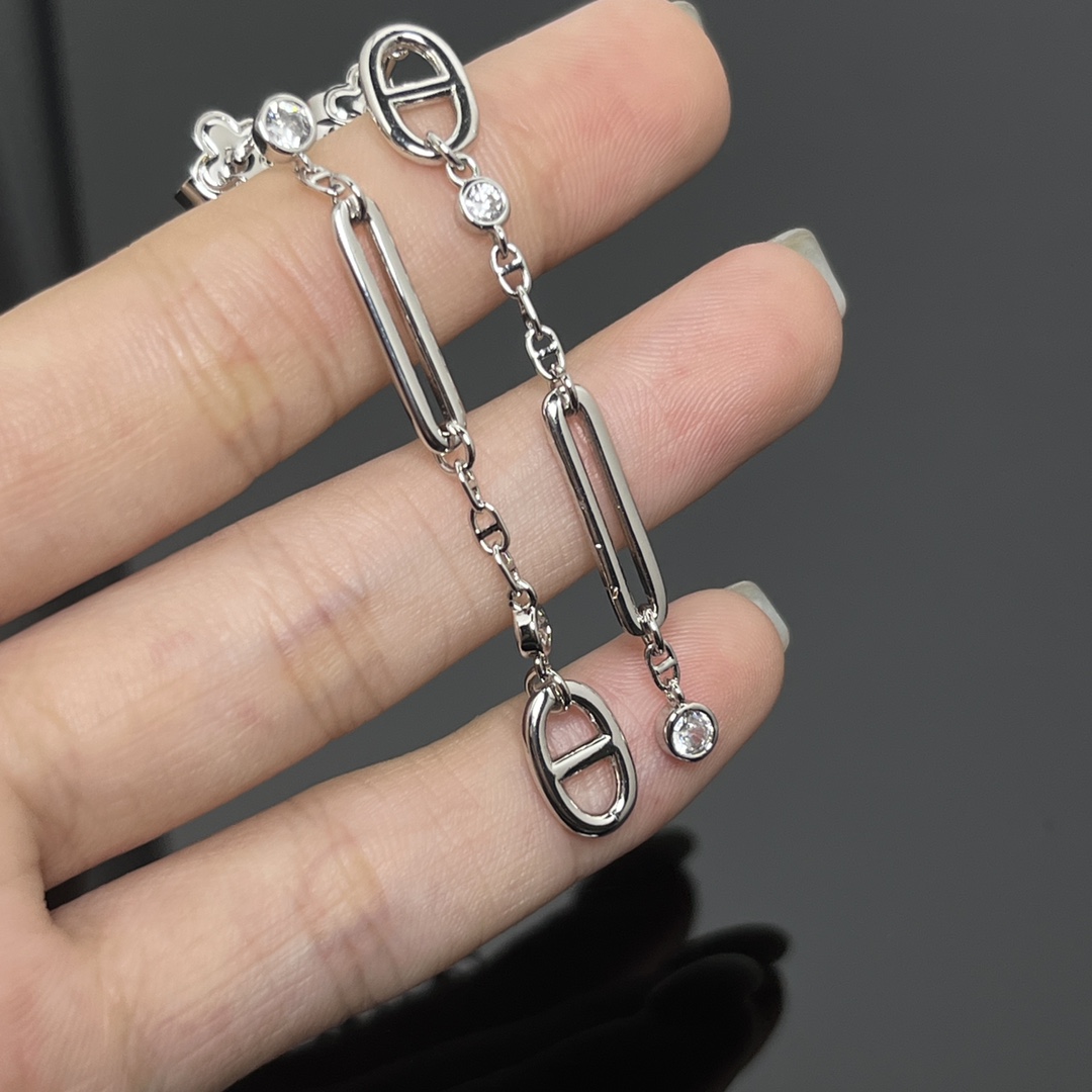 Hermes ear hanging, new pig nose smooth ear hanging