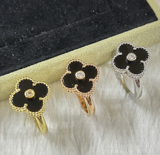 Van Cleef & Arpels black onyx ring