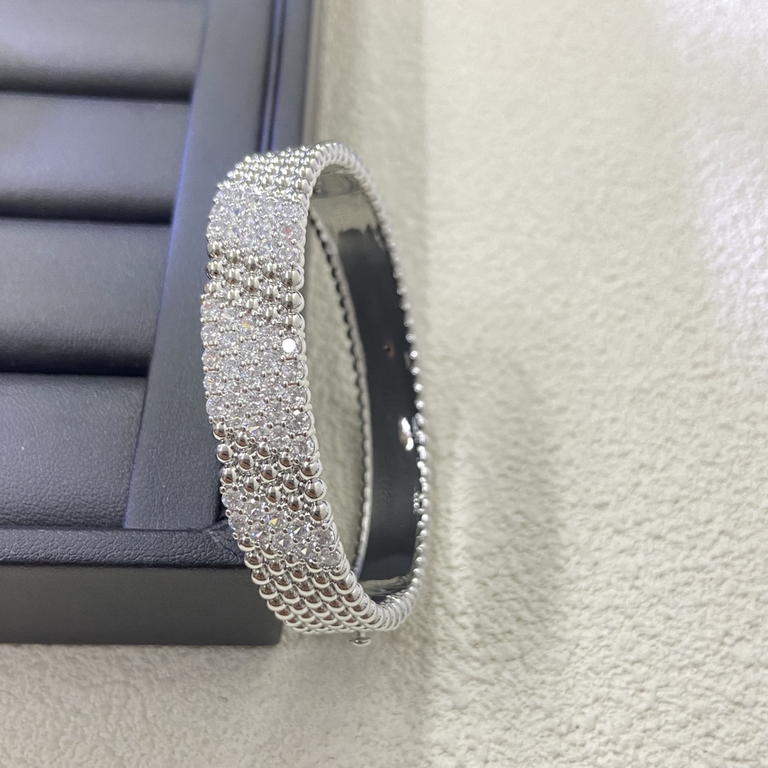 Van Cleef & Arpels diamond-set bangle