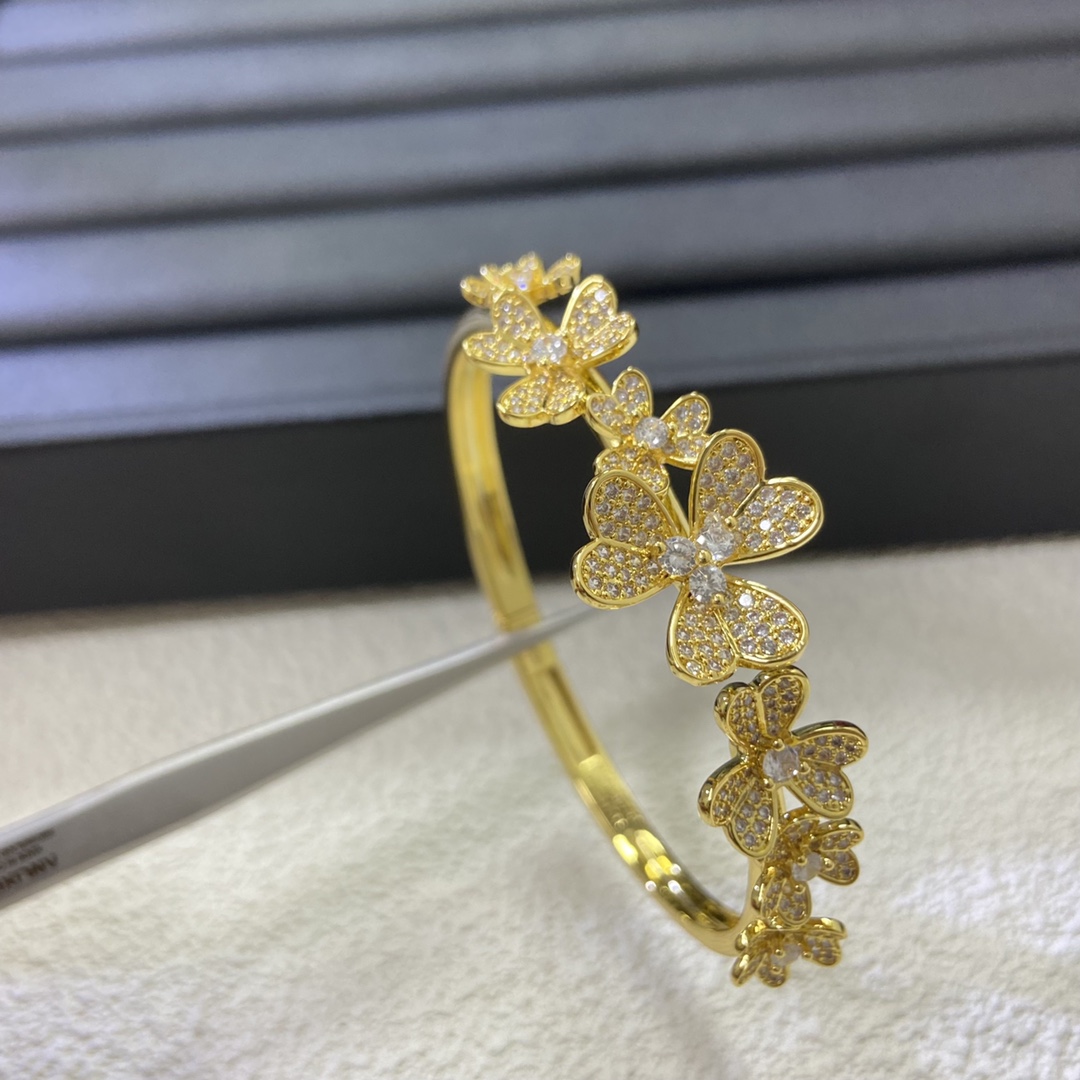 Van Cleef & Arpels Alhambra Multi-Flower Bangle