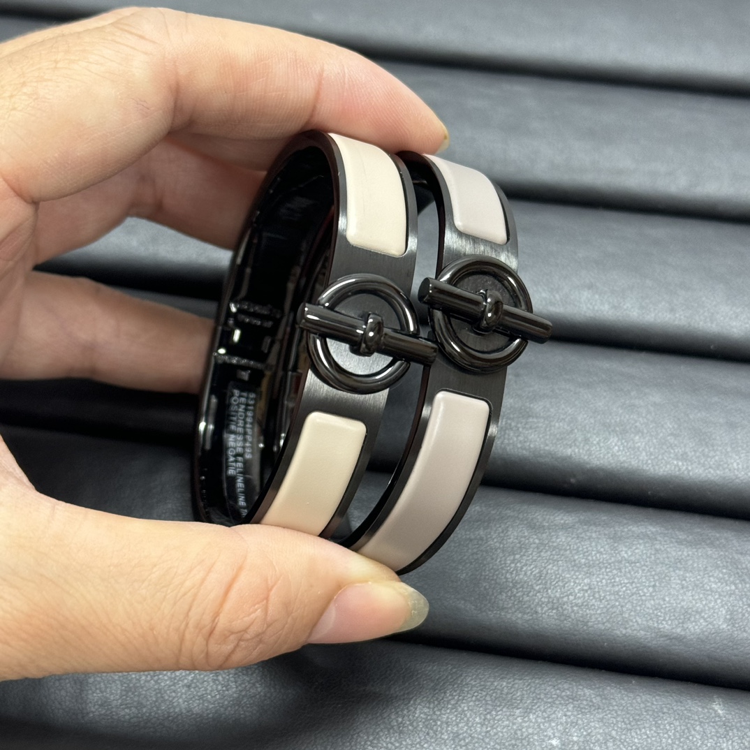 Hermès new Matte lock enamel bracelet