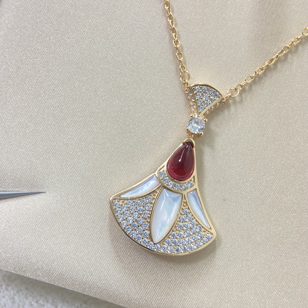 Bulgari necklace New diamond pink jade white shell skirt necklace