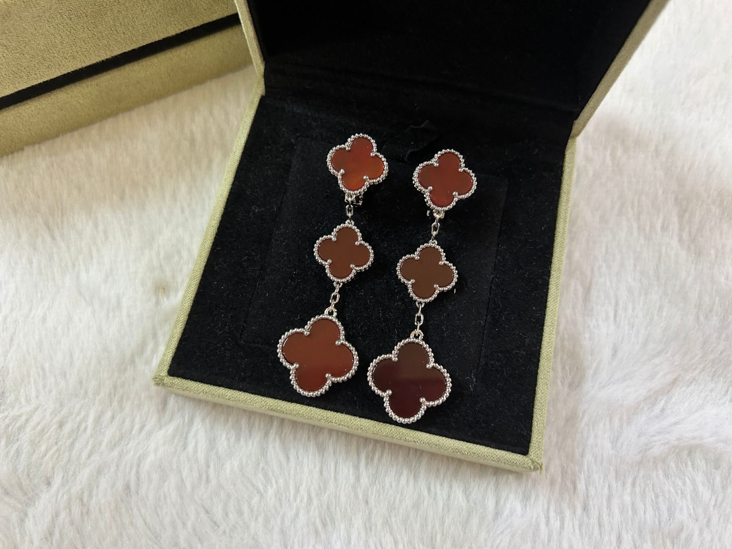 Van Cleef & Arpels red agate four-leaf clover earrings