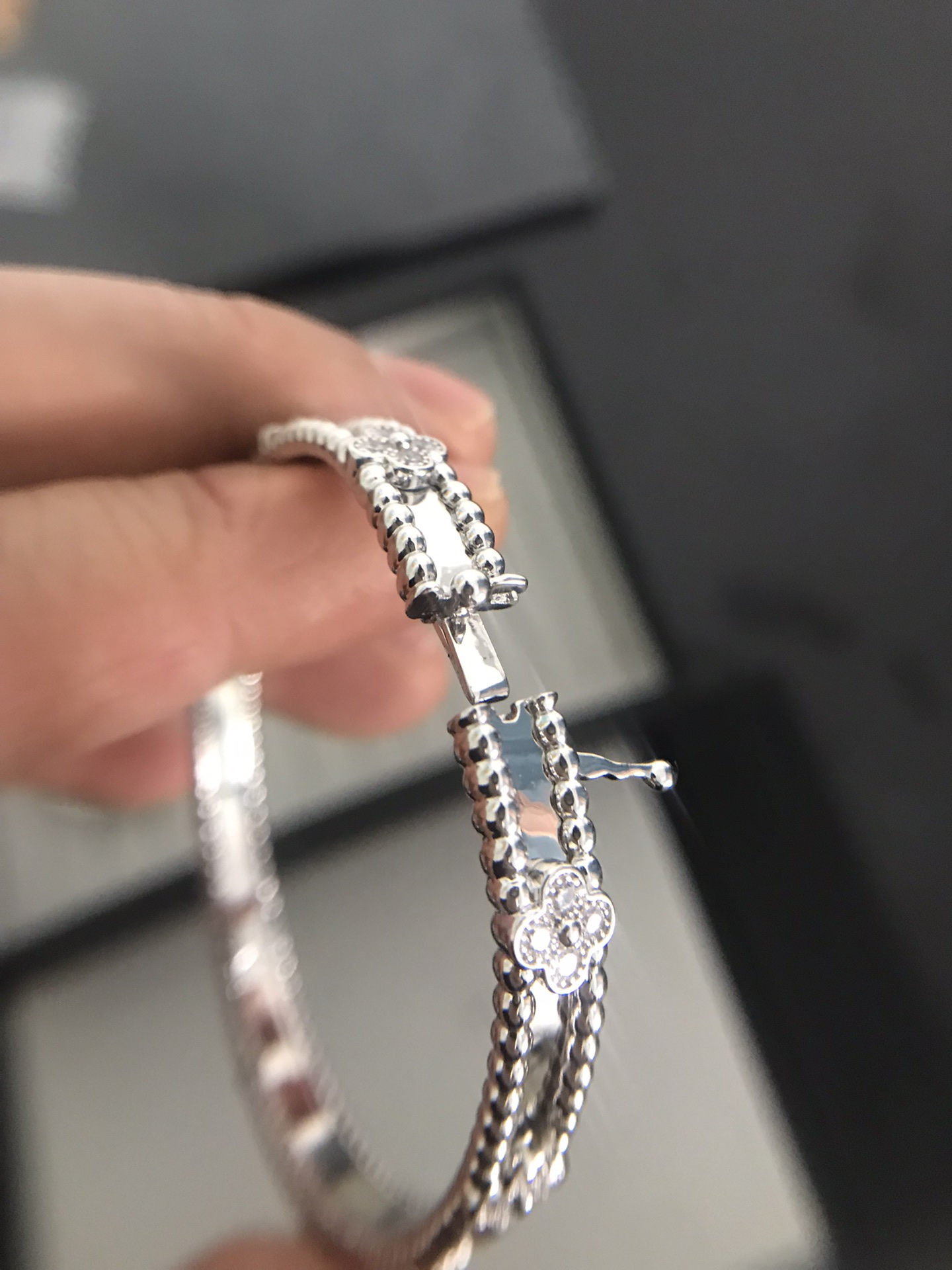 Van Cleef & Arpels Narrow Kaleidoscope Bangle