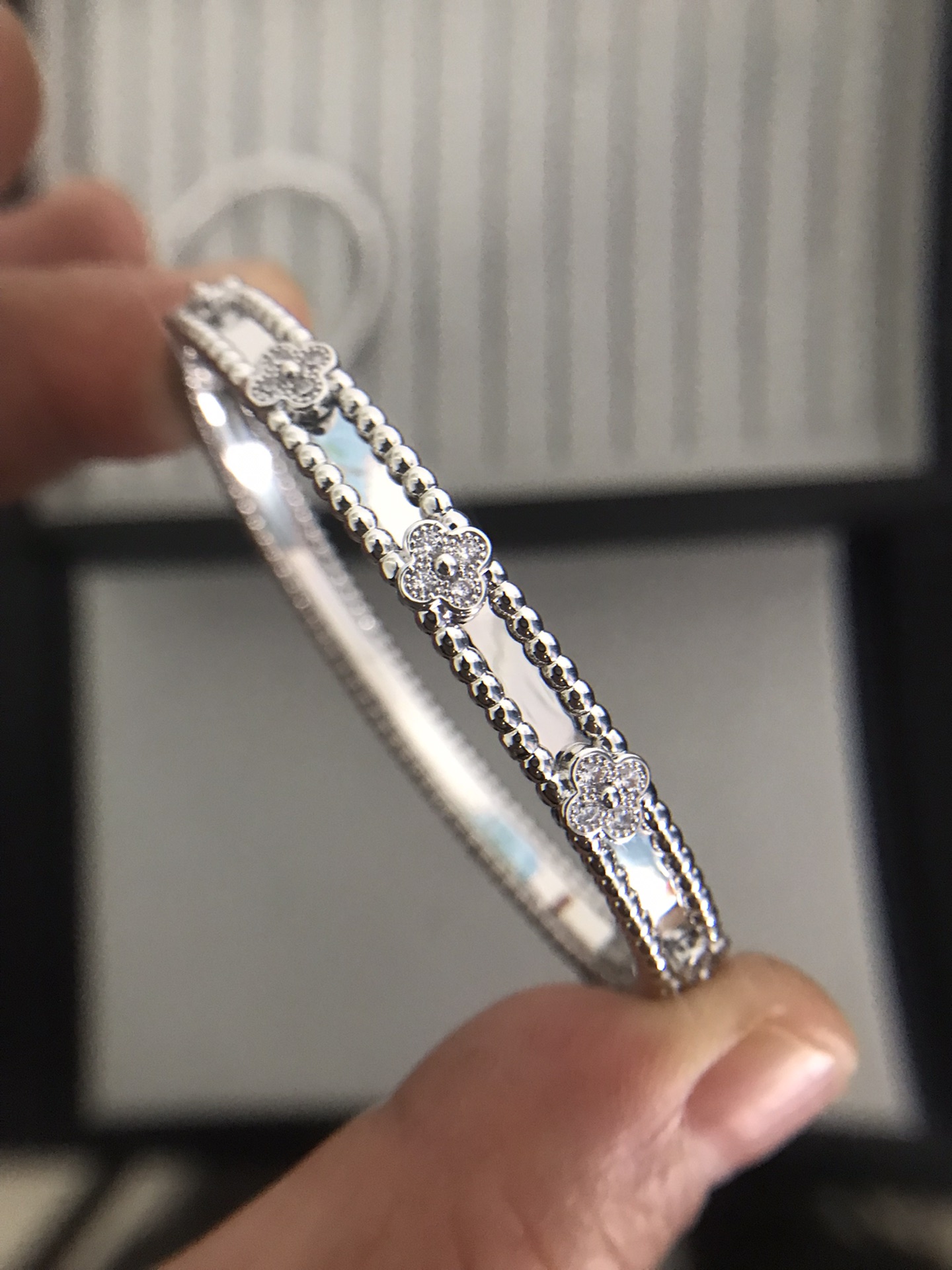 Van Cleef & Arpels Narrow Kaleidoscope Bangle