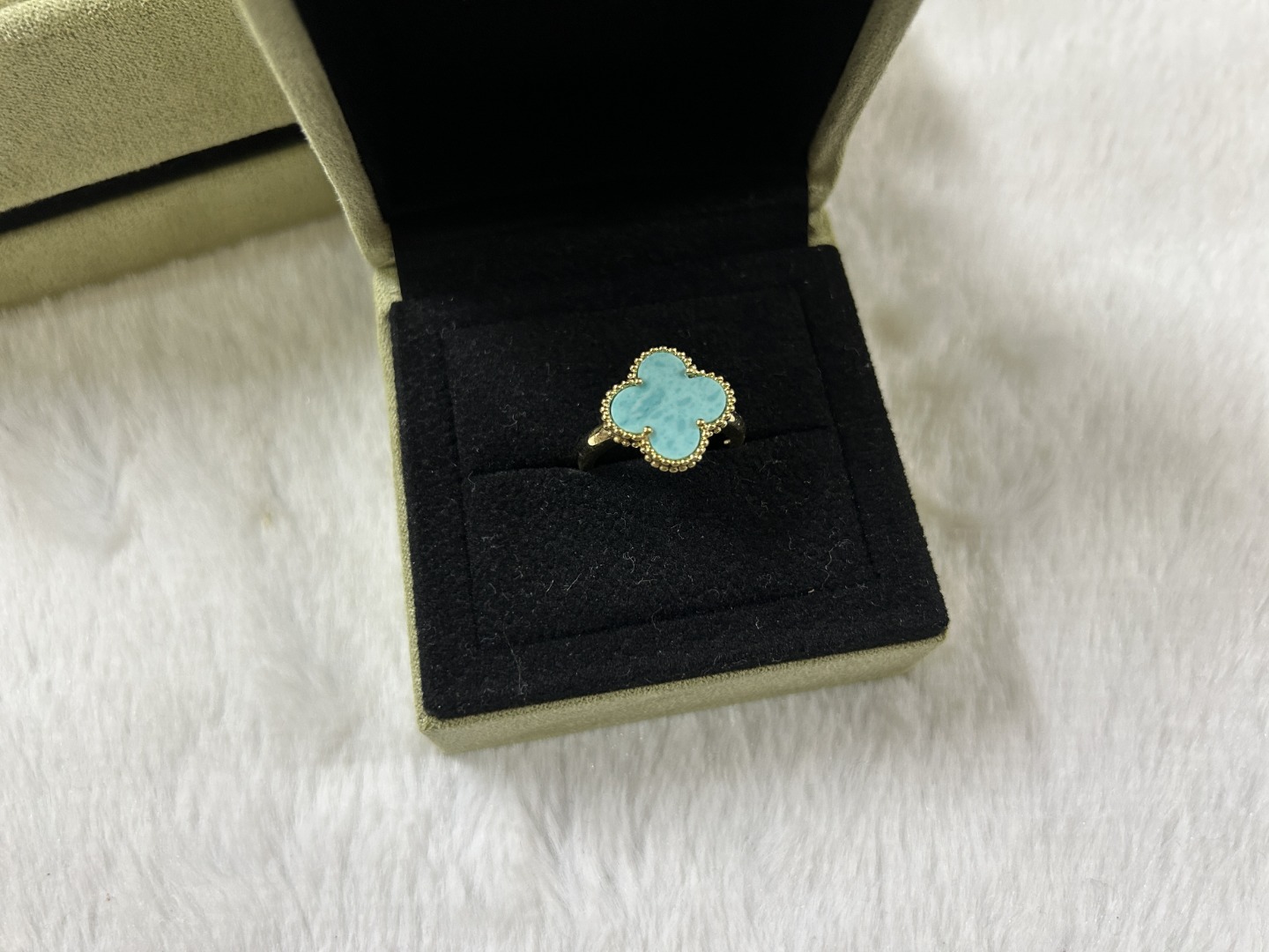 Van Cleef & Arpels mint blue four-leaf clover ring