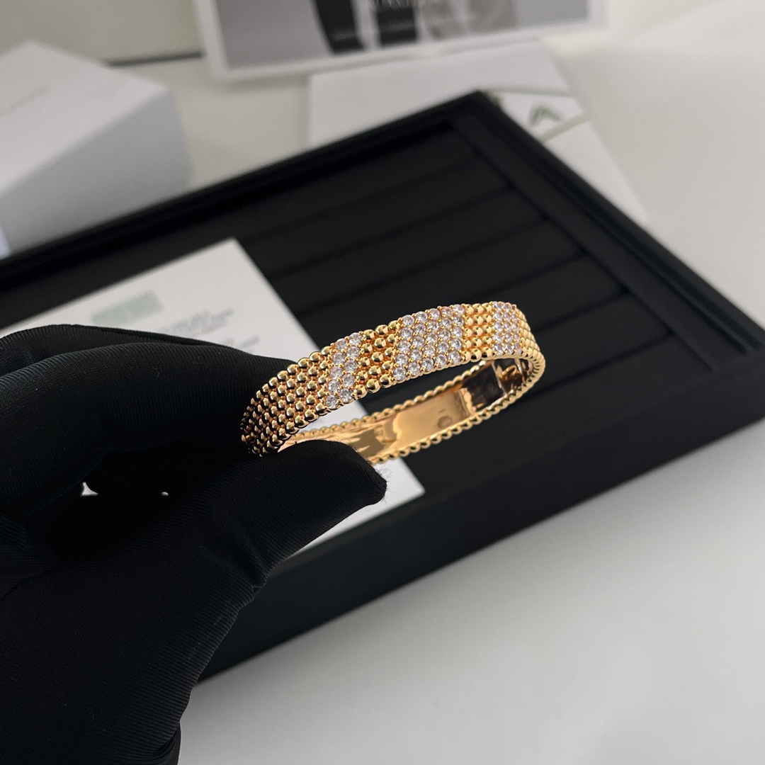 Van Cleef & Arpels diamond-set bangle
