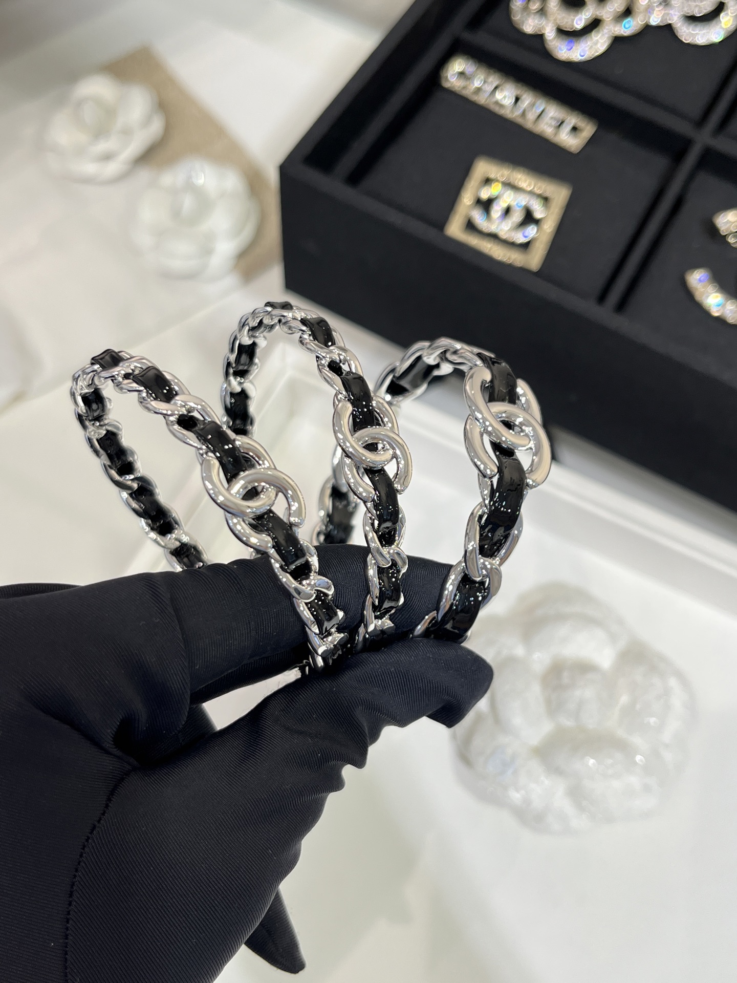 Chanel's new silver double C leather chain black patent leather bracelet Black patent leather chain is so cool Dark Punk Premium Set contains three bracelets