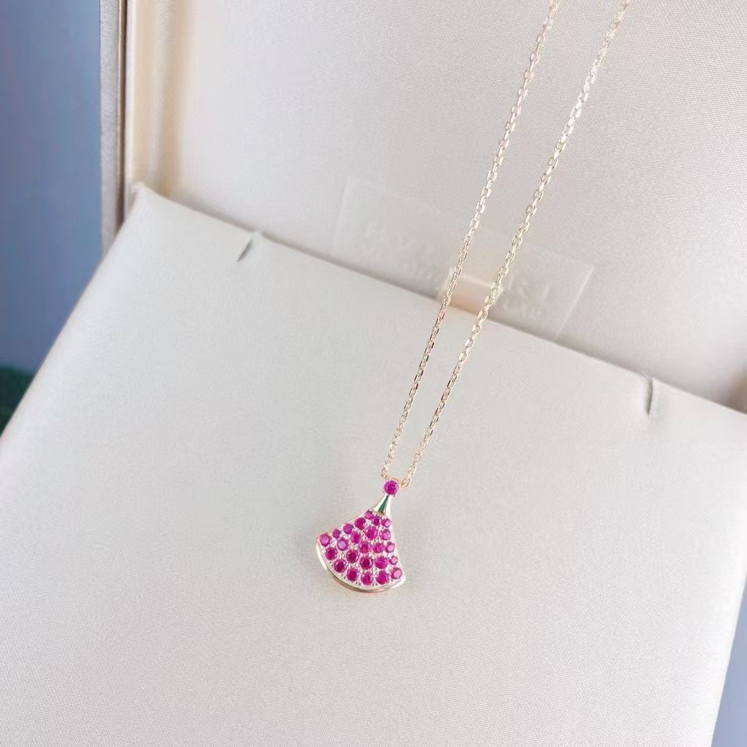 Bulgari necklace New pink diamond small skirt necklace