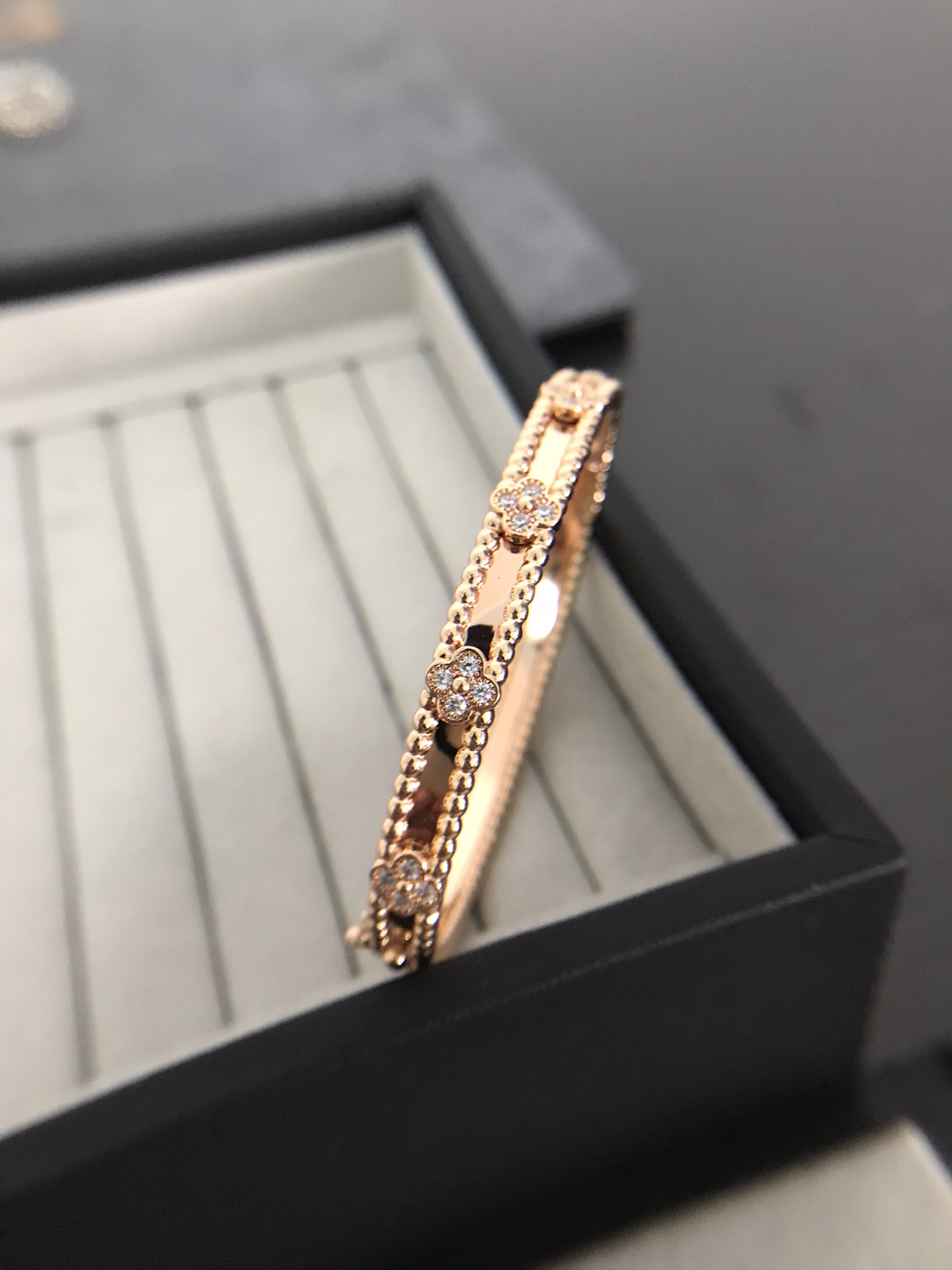 Van Cleef & Arpels Narrow Kaleidoscope Bangle