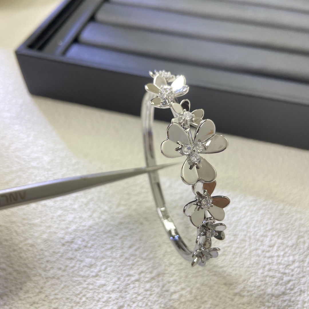 Van Cleef & Arpels Alhambra Multi-Flower Bangle
