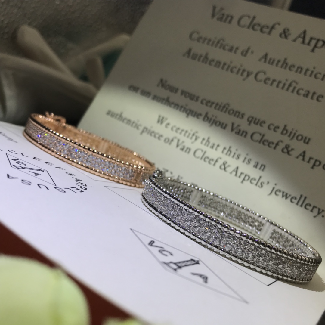 Van Cleef & Arpels Frivole Bangle