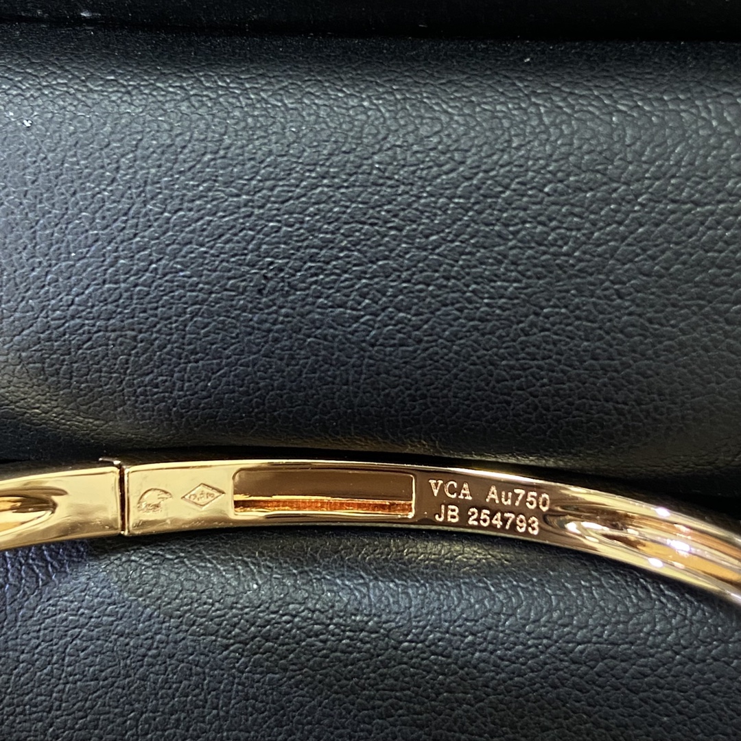 Van Cleef & Arpels Alhambra Multi-Flower Bangle