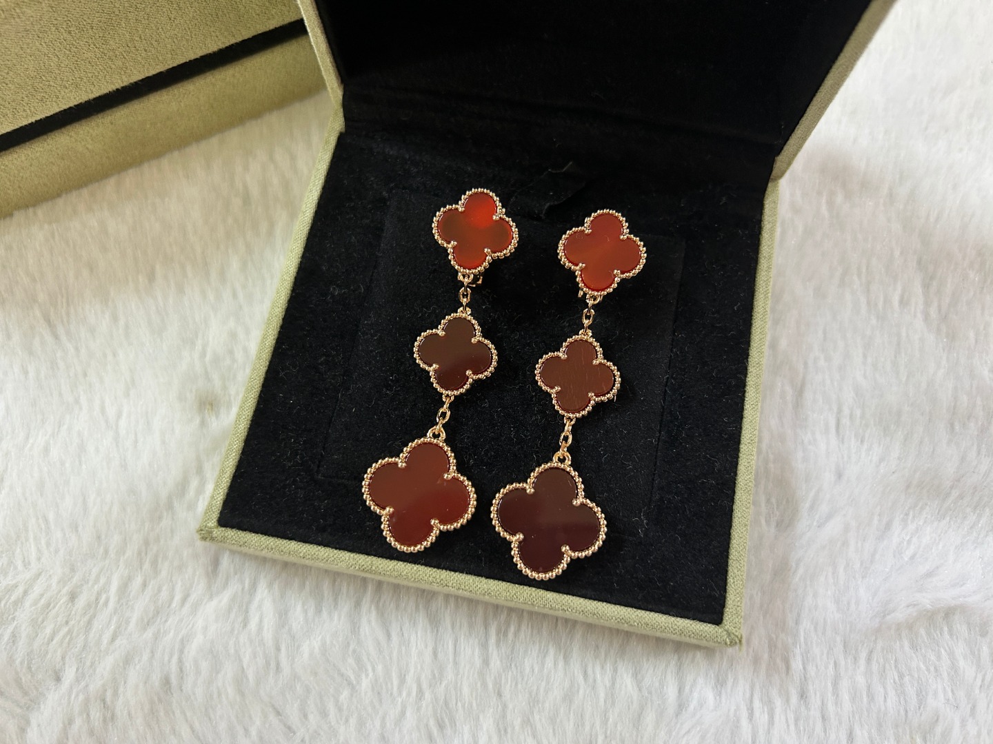Van Cleef & Arpels red agate four-leaf clover earrings