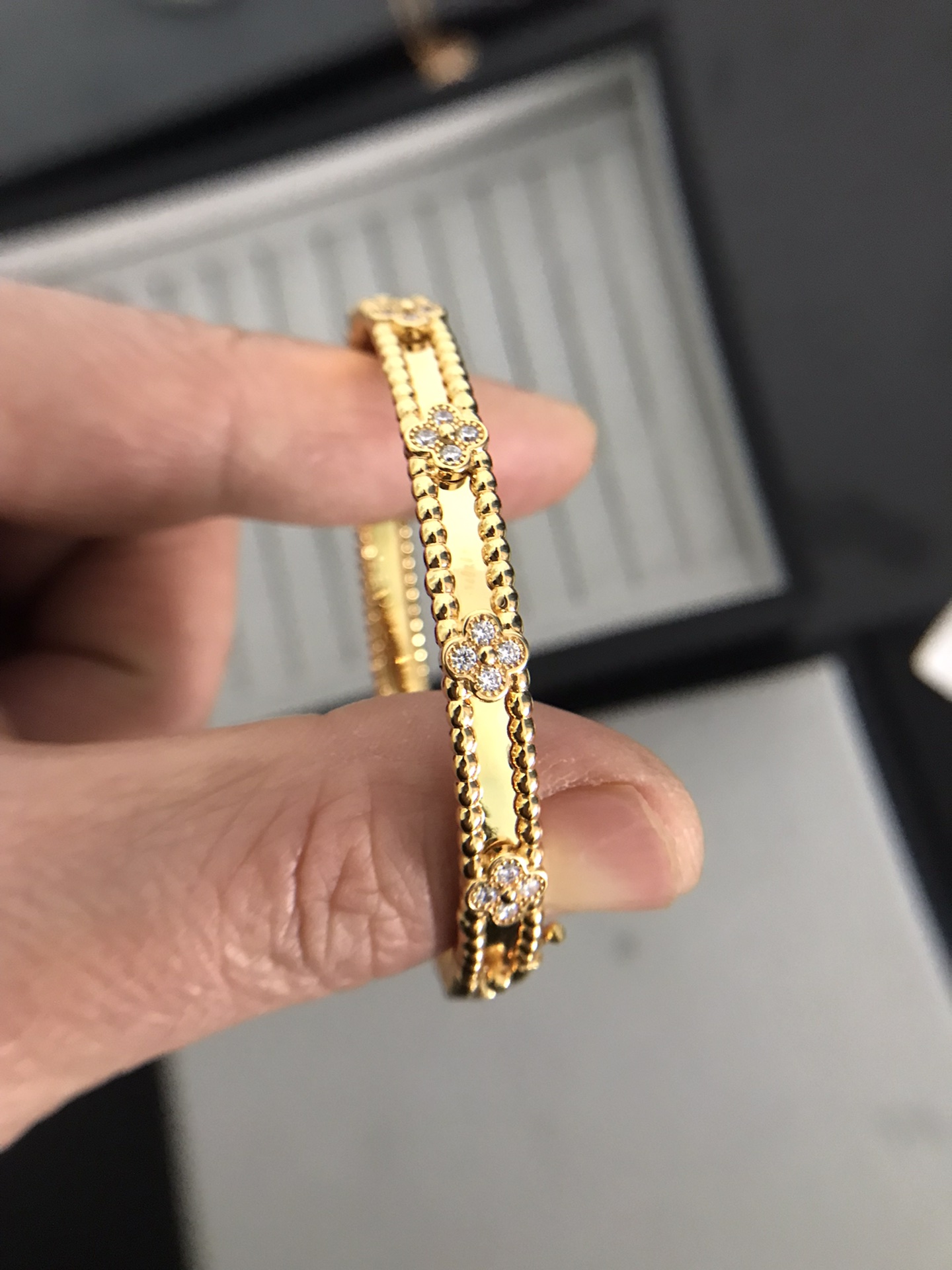 Van Cleef & Arpels Narrow Kaleidoscope Bangle