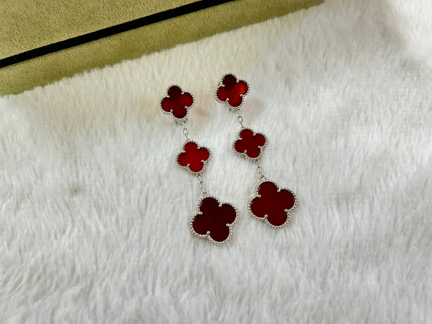 Van Cleef & Arpels red agate four-leaf clover earrings