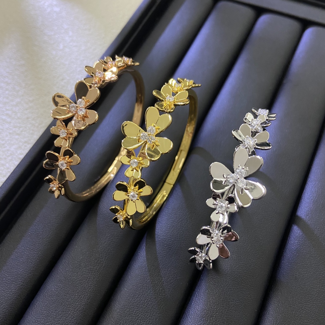 Van Cleef & Arpels Alhambra Multi-Flower Bangle