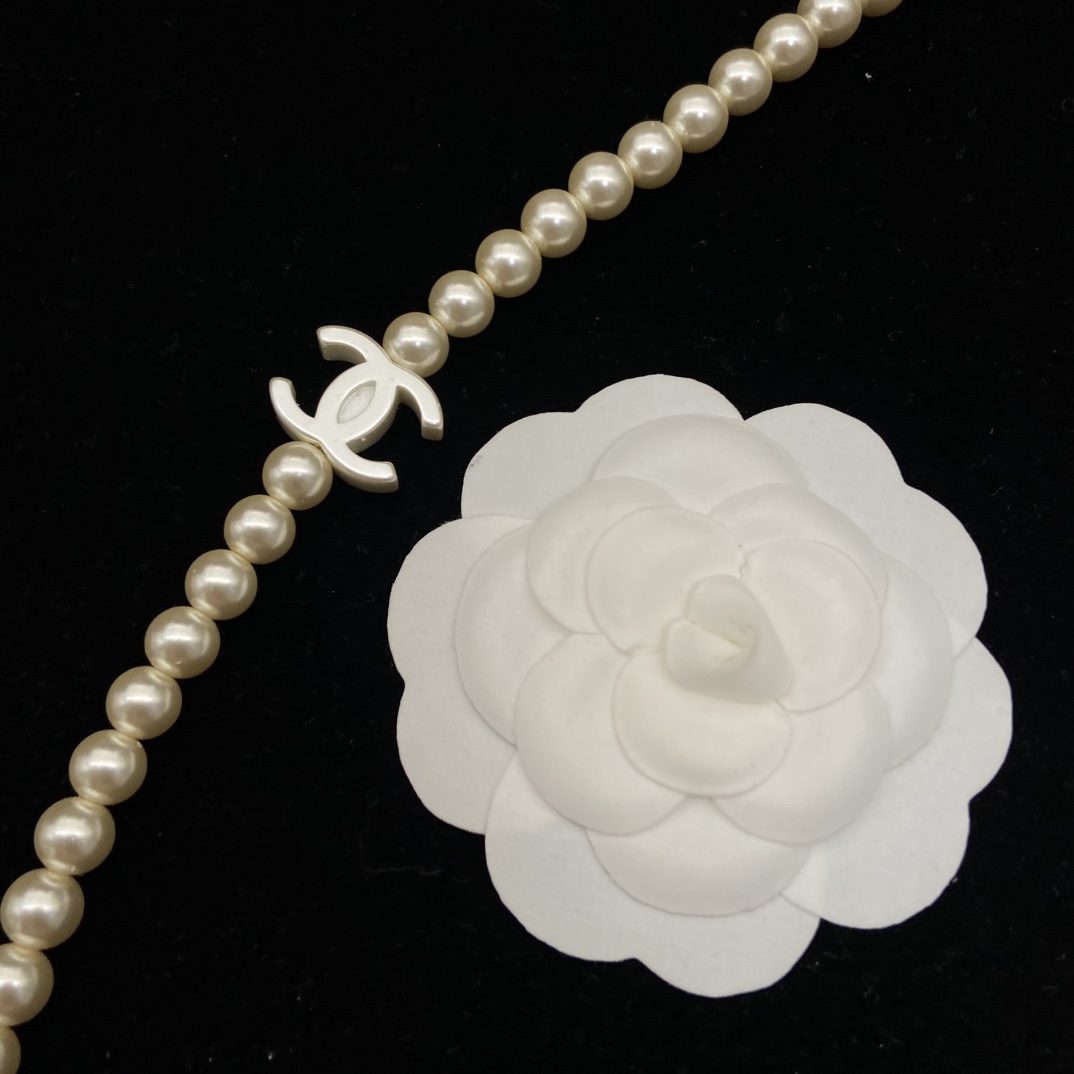 Chanel's new acrylic double C pearl necklace party dinner yyds